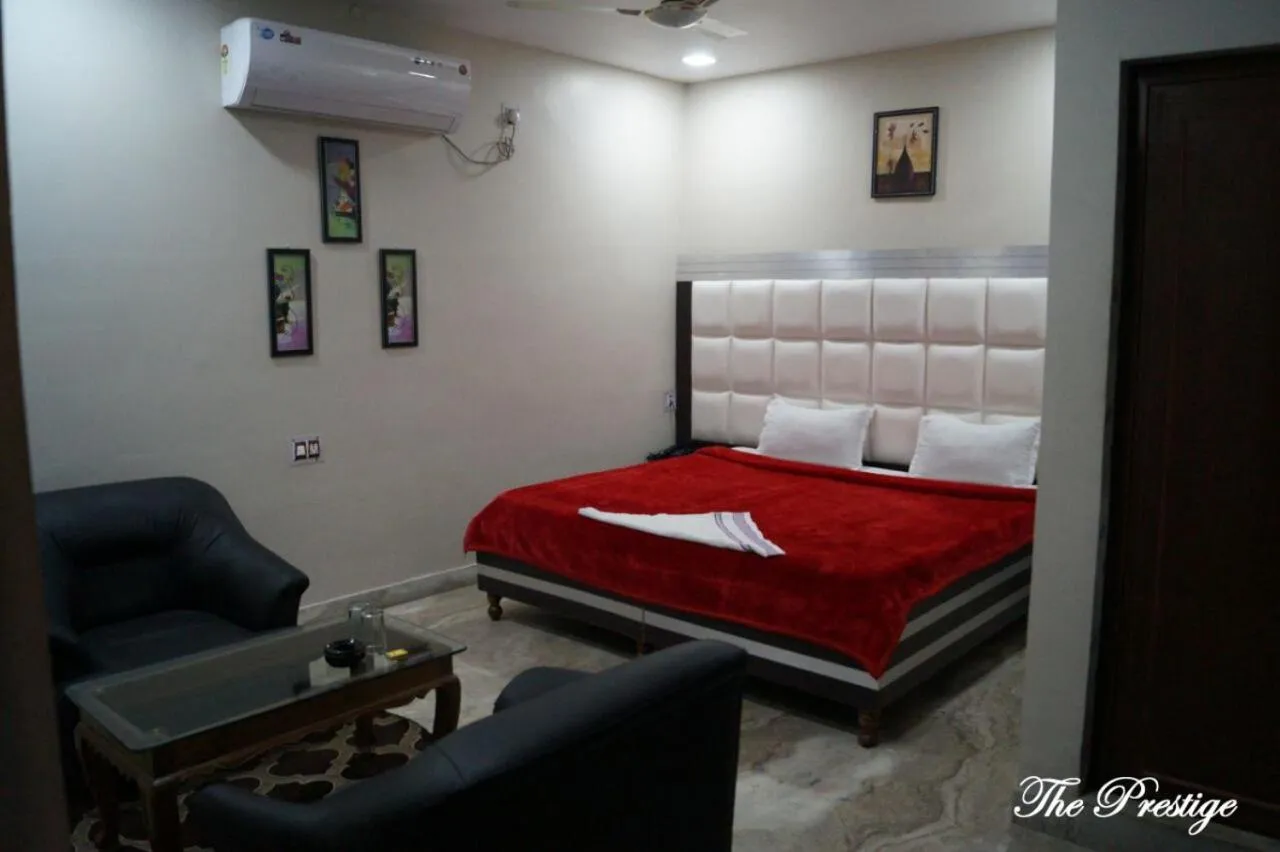 Living room, Bed in THE PRESTIGE HOTEL & CONVENTION