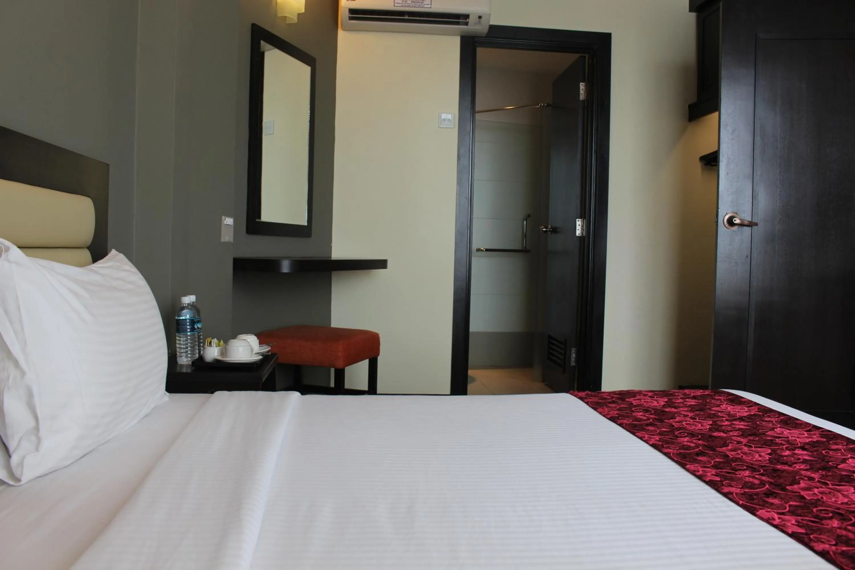 Bed in Paradise Spa Hotel