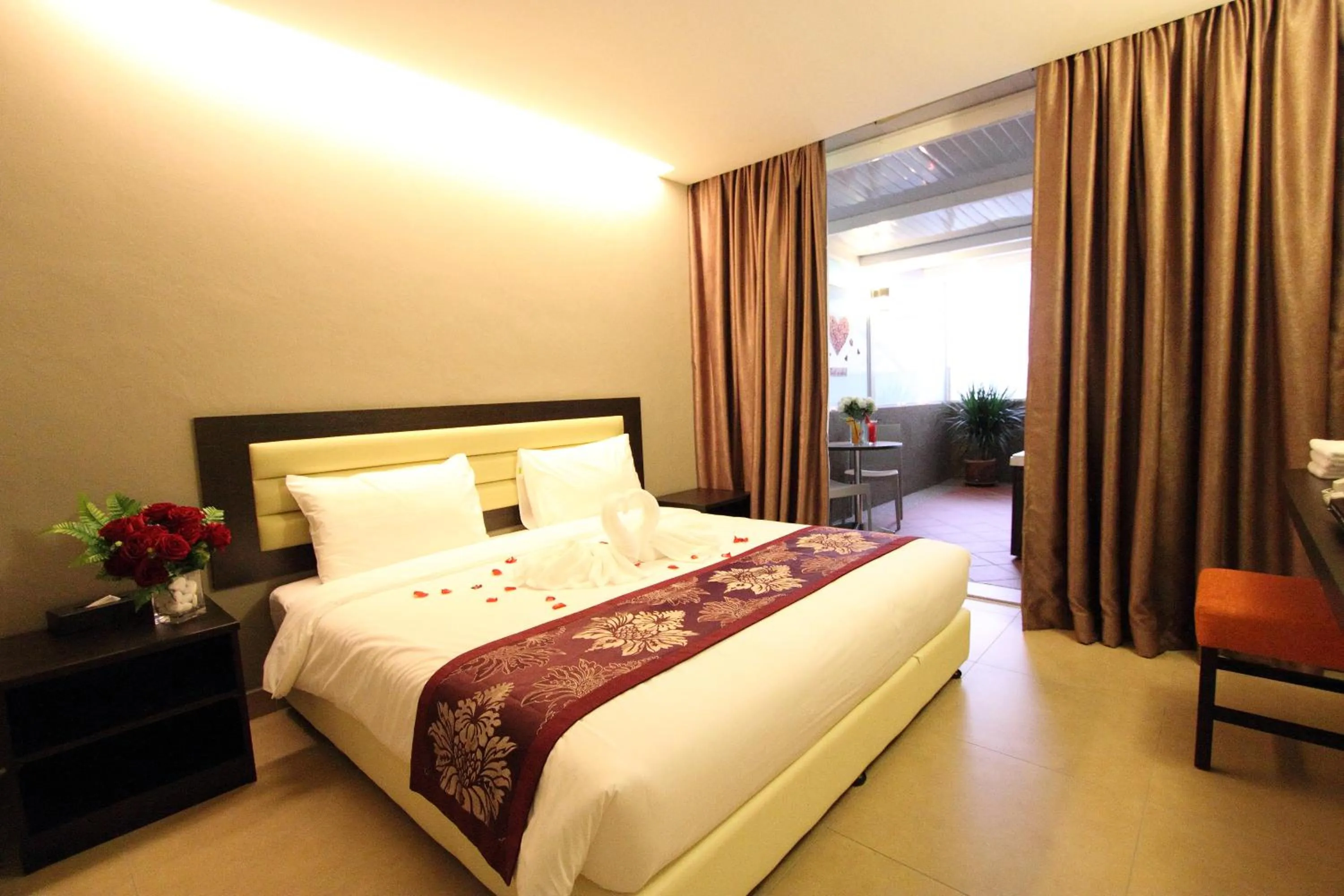 Bed in Paradise Spa Hotel