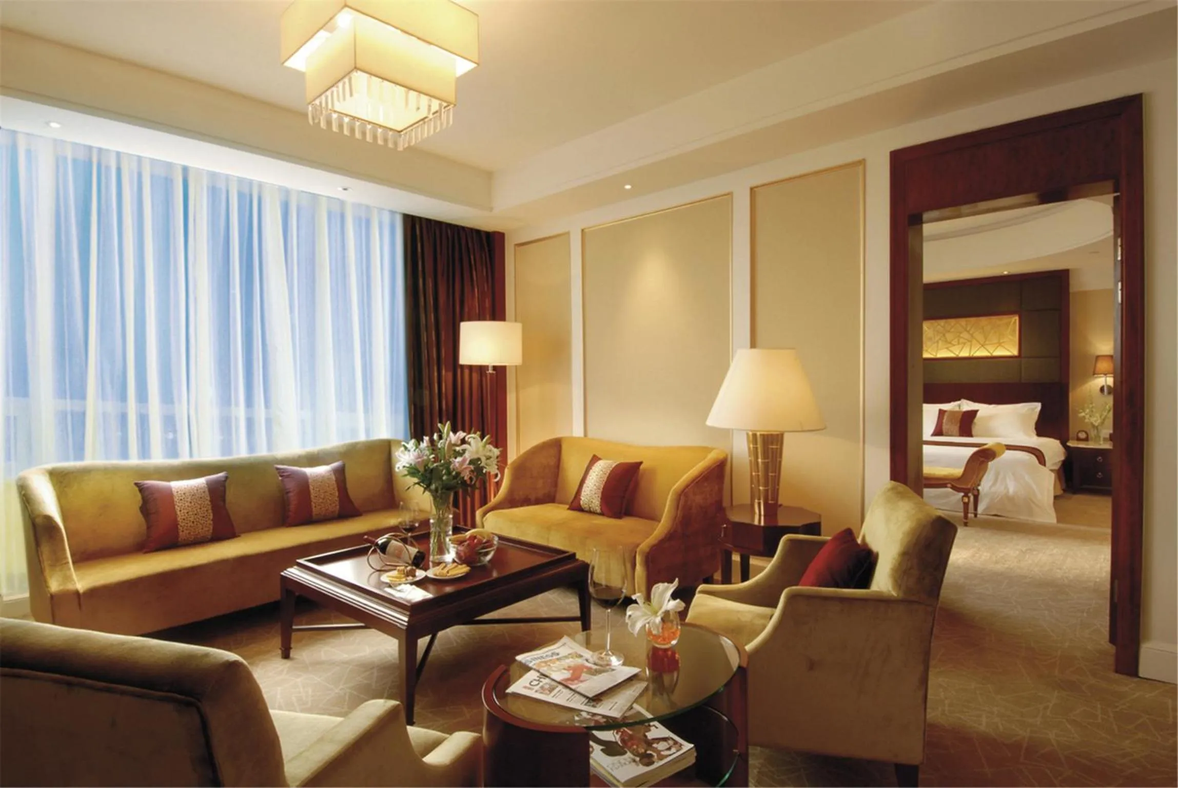 Living room, Bed in Plaza Hotel Yuyao