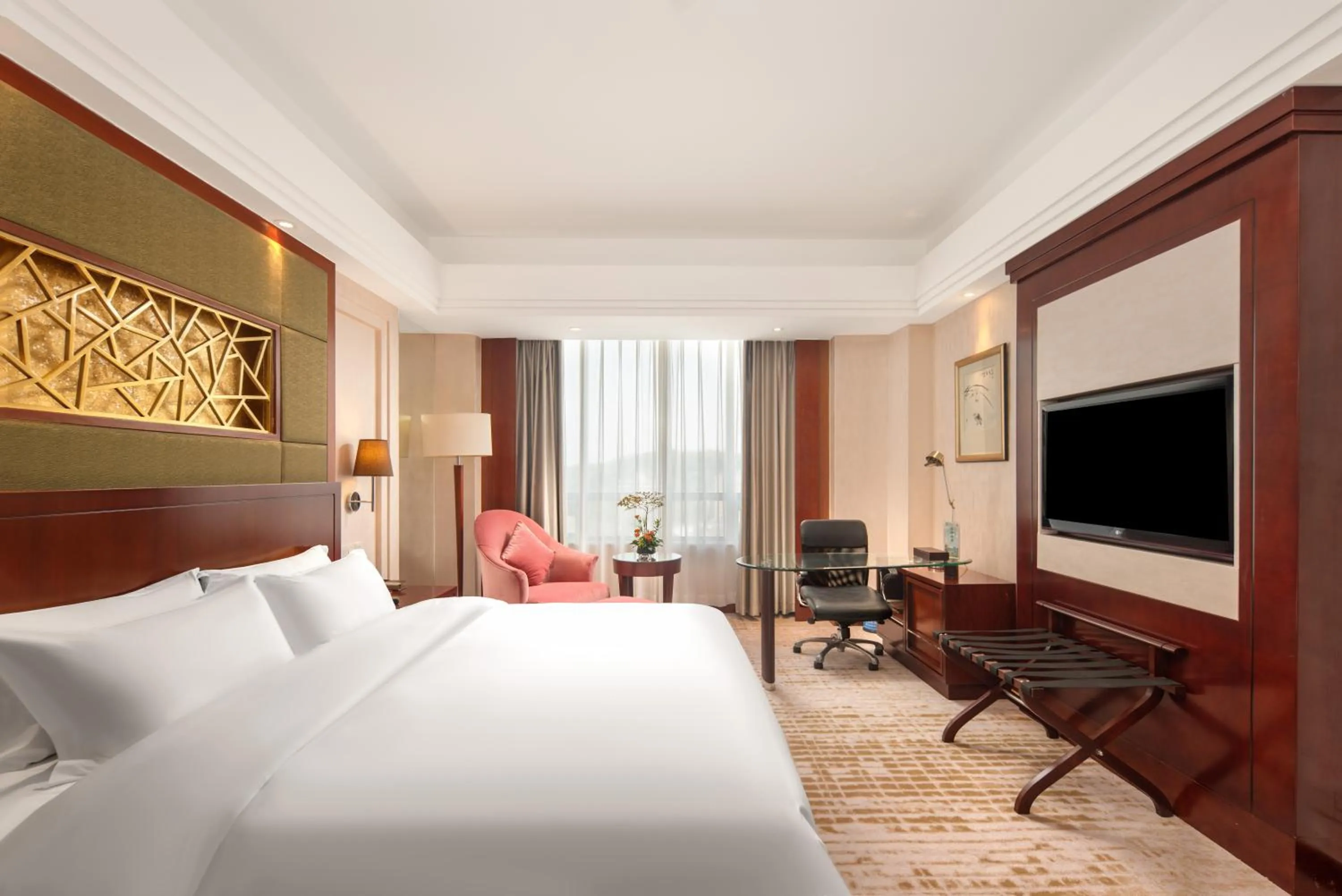 Photo of the whole room, Bed in Plaza Hotel Yuyao