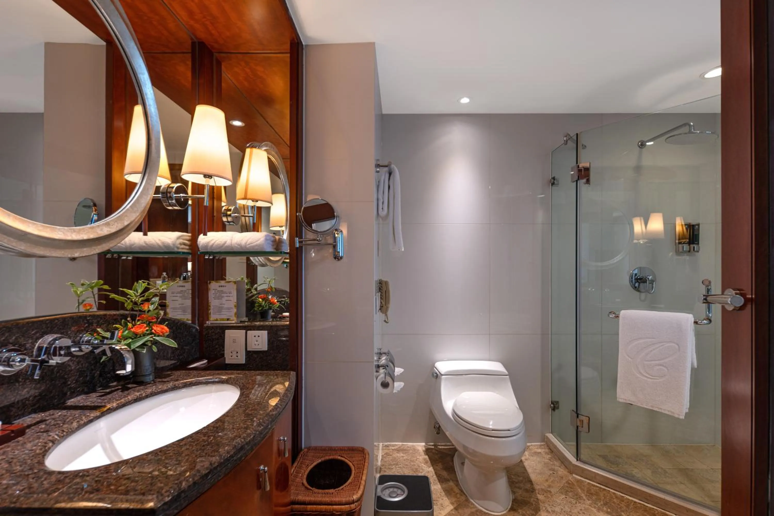 Toilet in Plaza Hotel Yuyao