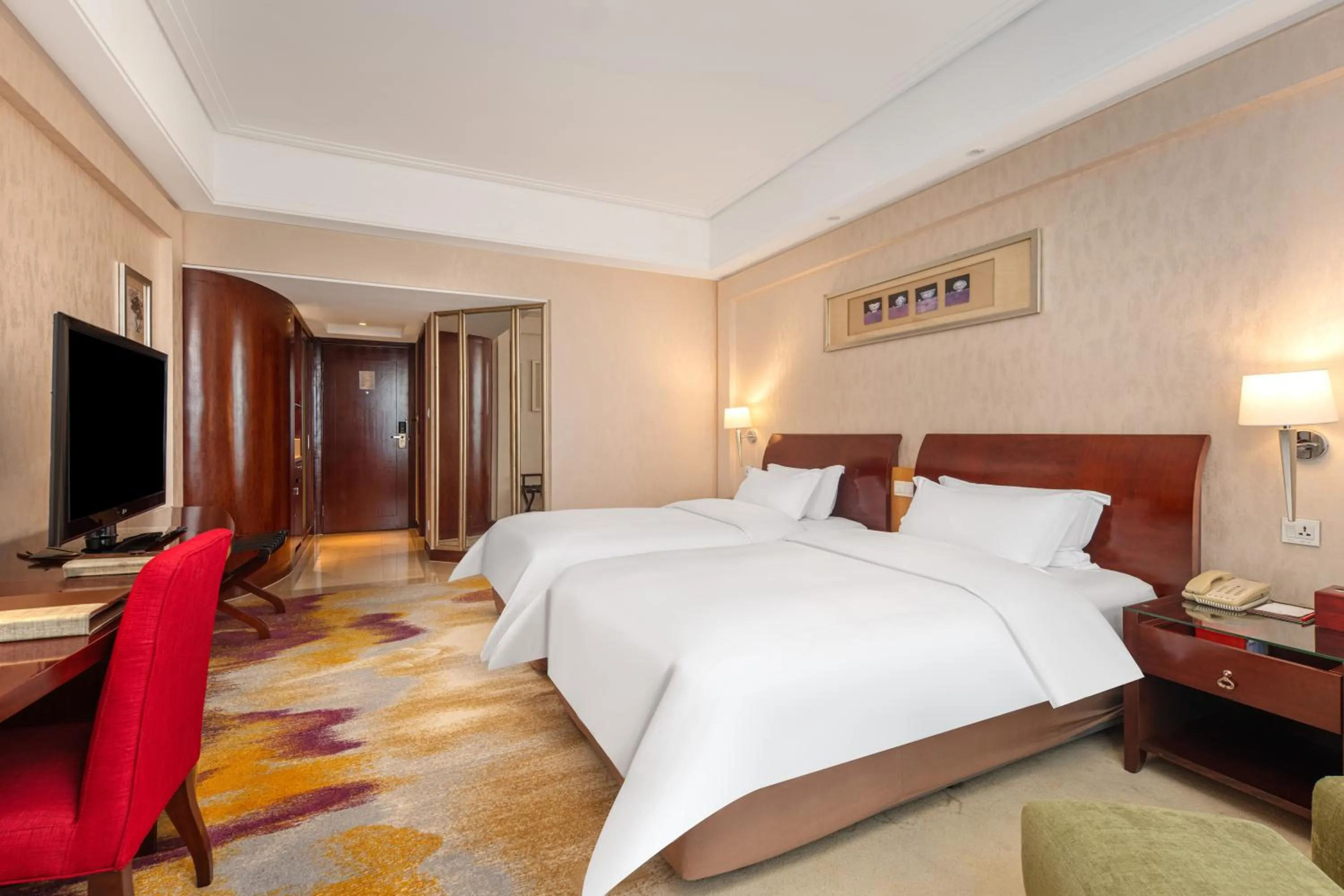 Photo of the whole room, Bed in Plaza Hotel Yuyao