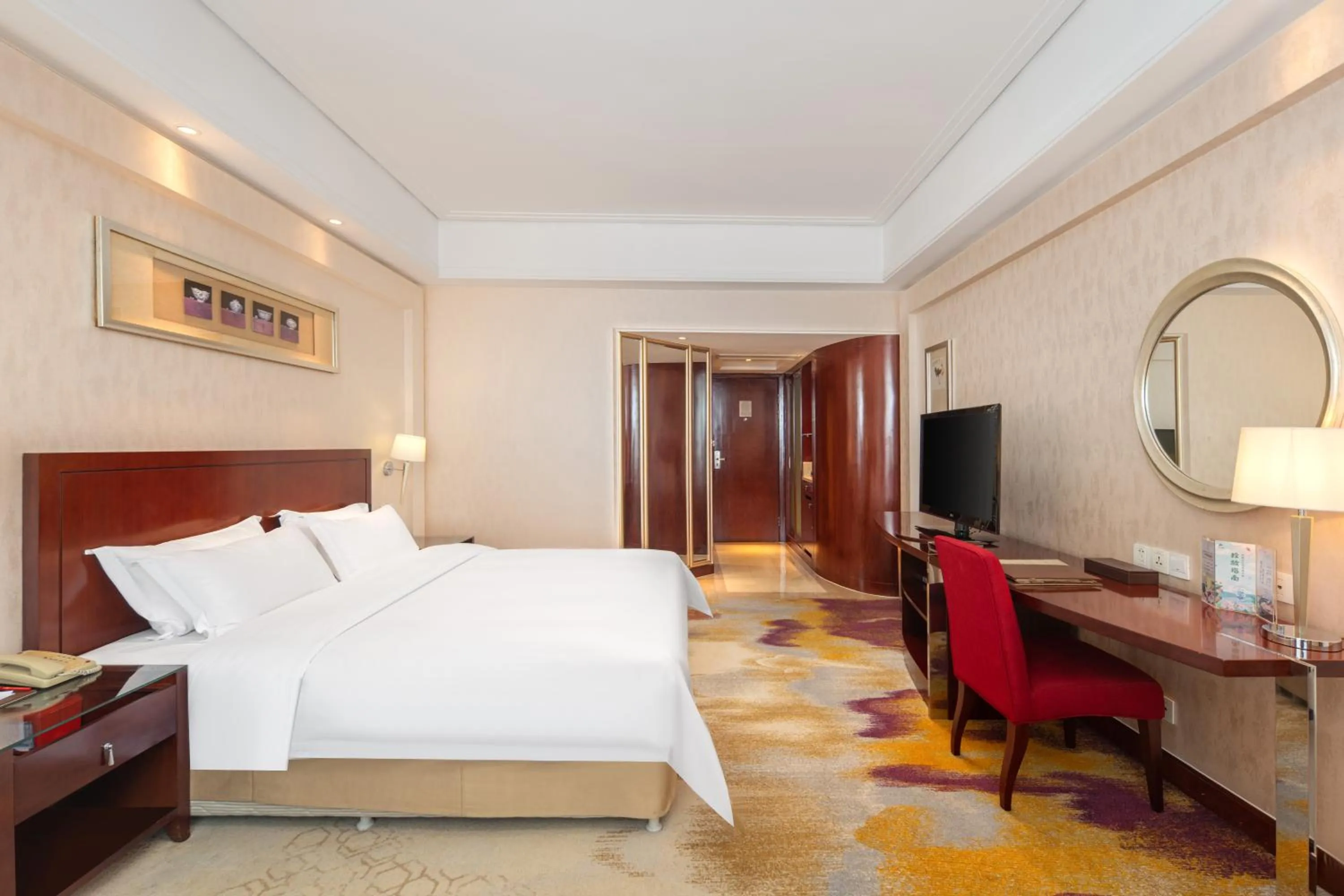 Photo of the whole room, Bed in Plaza Hotel Yuyao