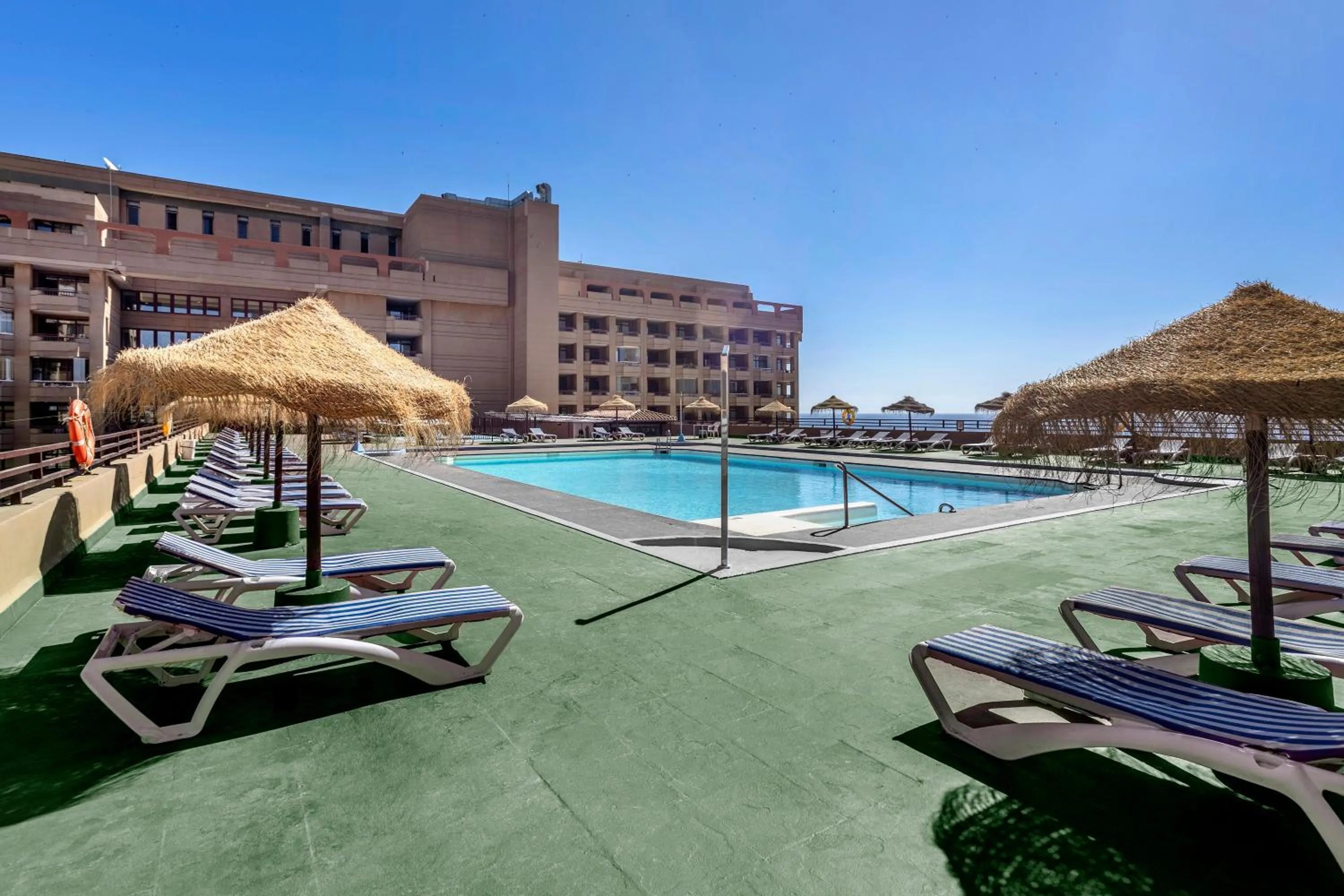 Swimming pool in Las Palmeras Affiliated by FERGUS