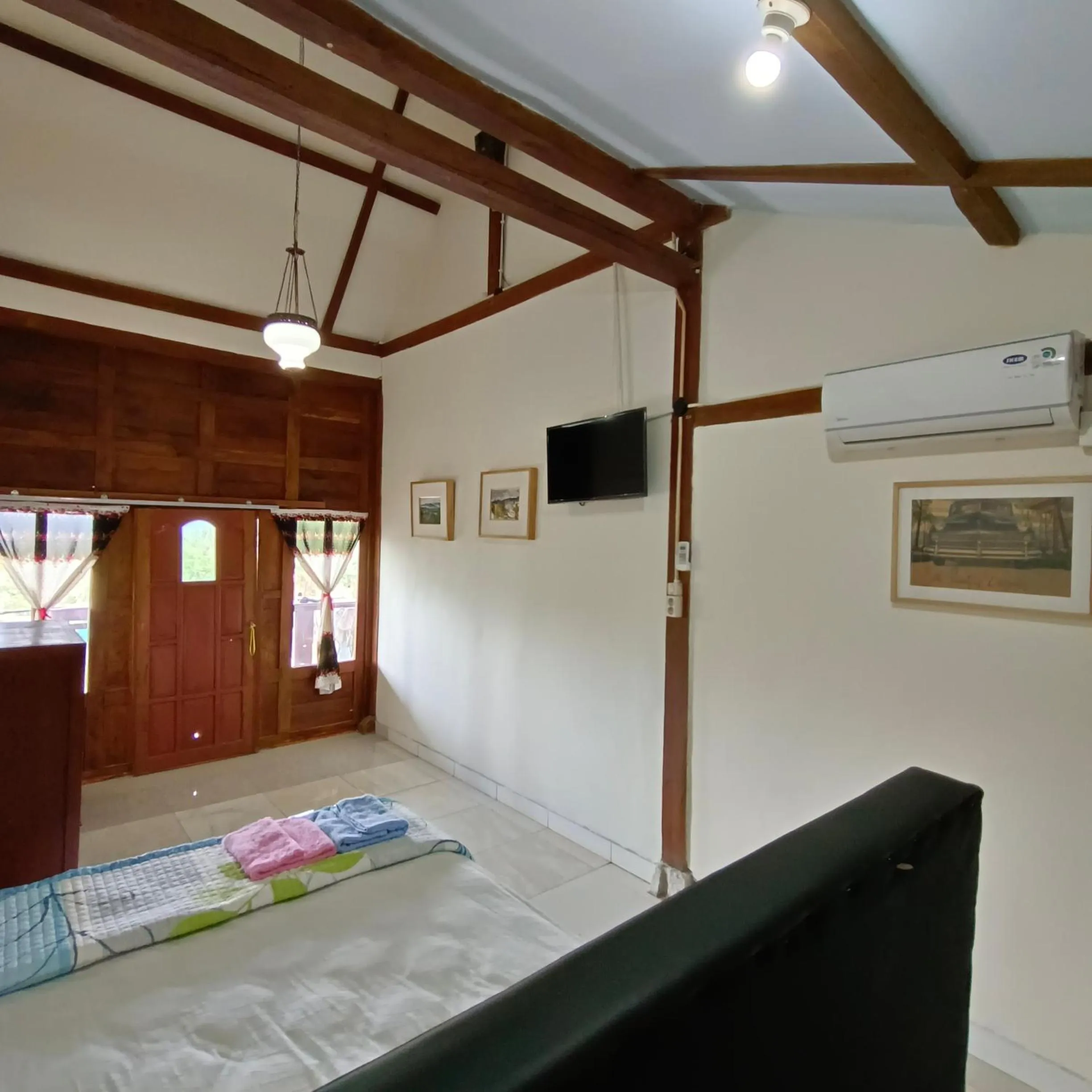 Bed in Omah Singo Stay & Resto Yogyakarta