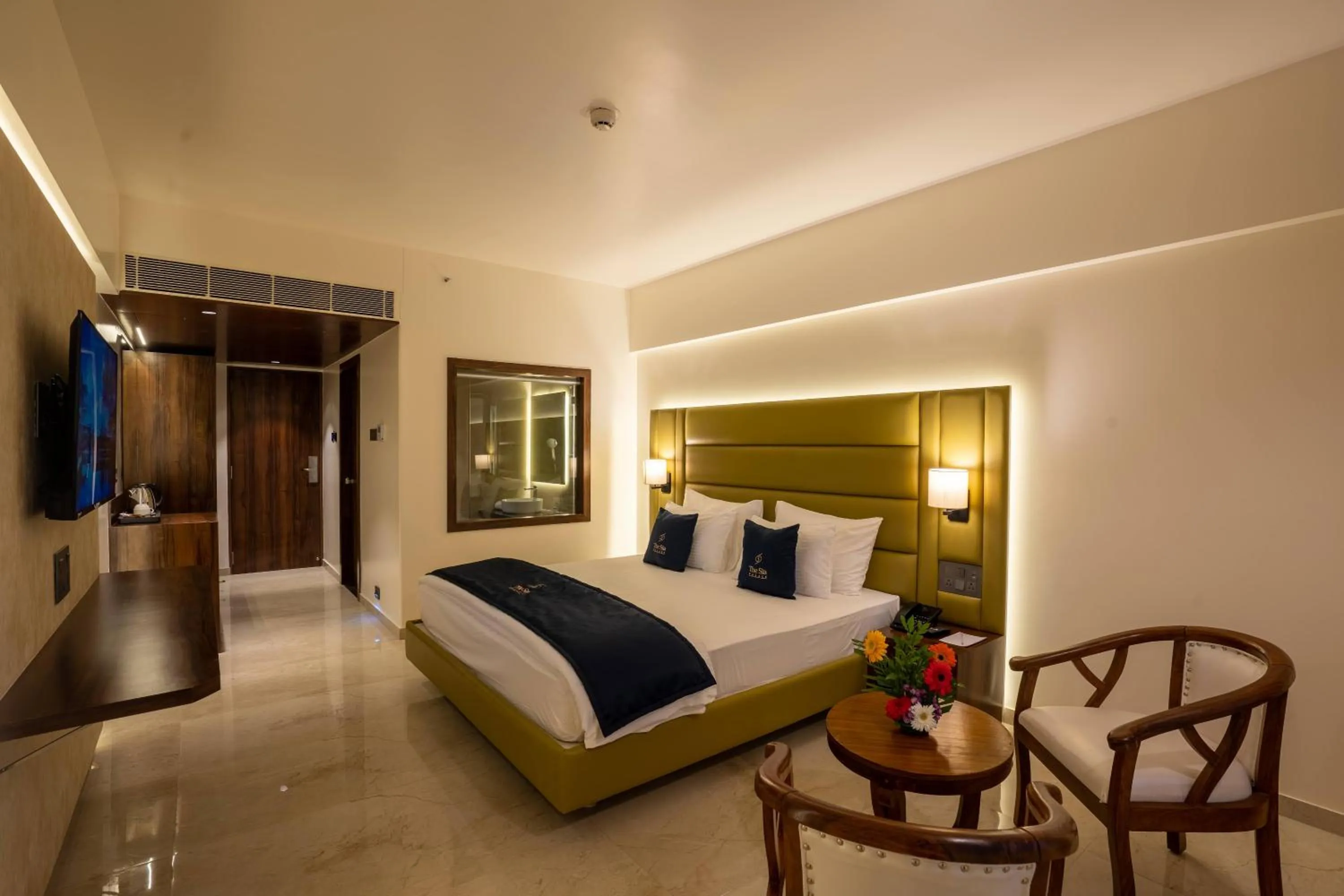 Photo of the whole room, Bed in Mastiff Grand The Sia Palace Suites & Banquets, Khopoli, Near Imagica