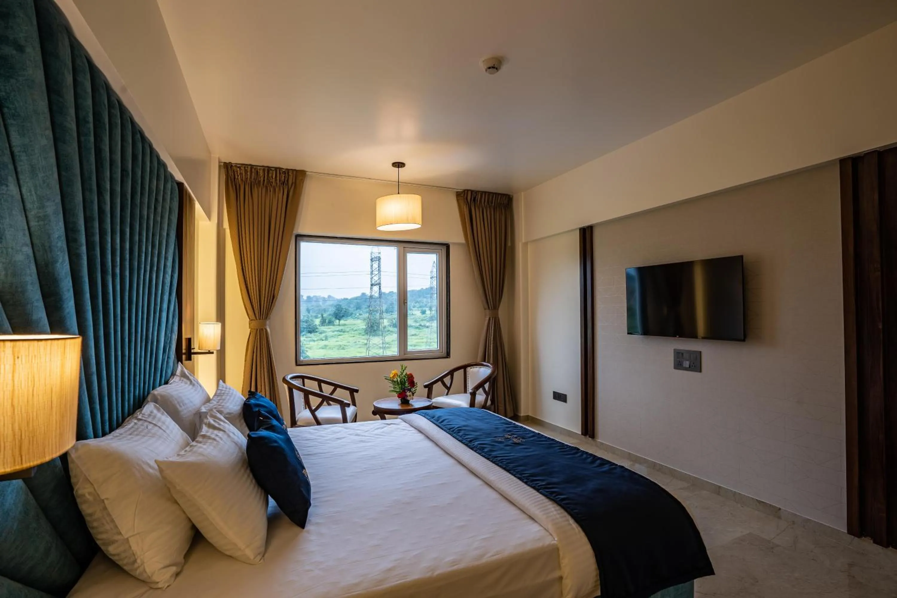 Bed in Mastiff Grand The Sia Palace Suites & Banquets, Khopoli, Near Imagica