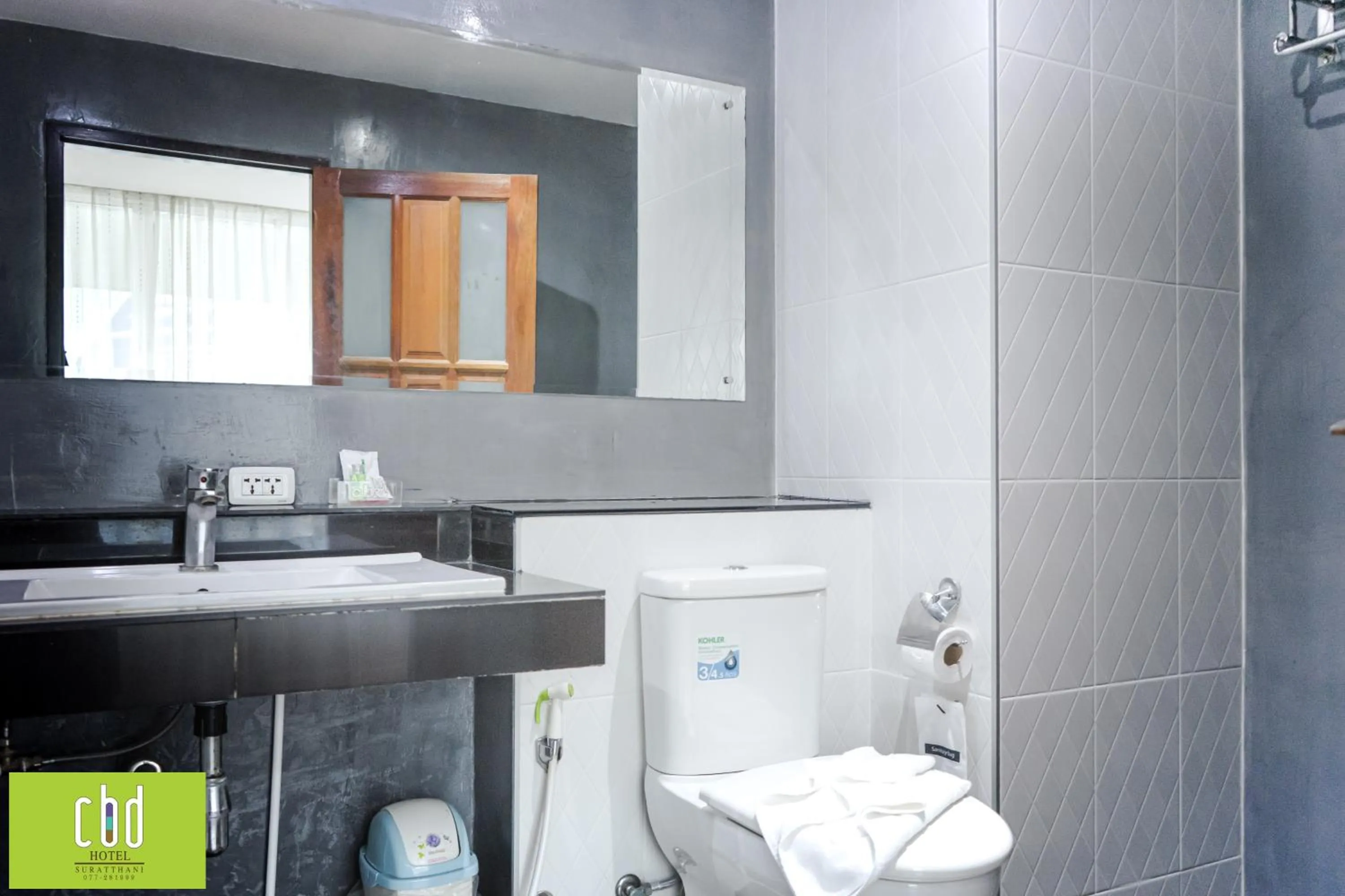 Toilet in CBD Hotel Suratthani