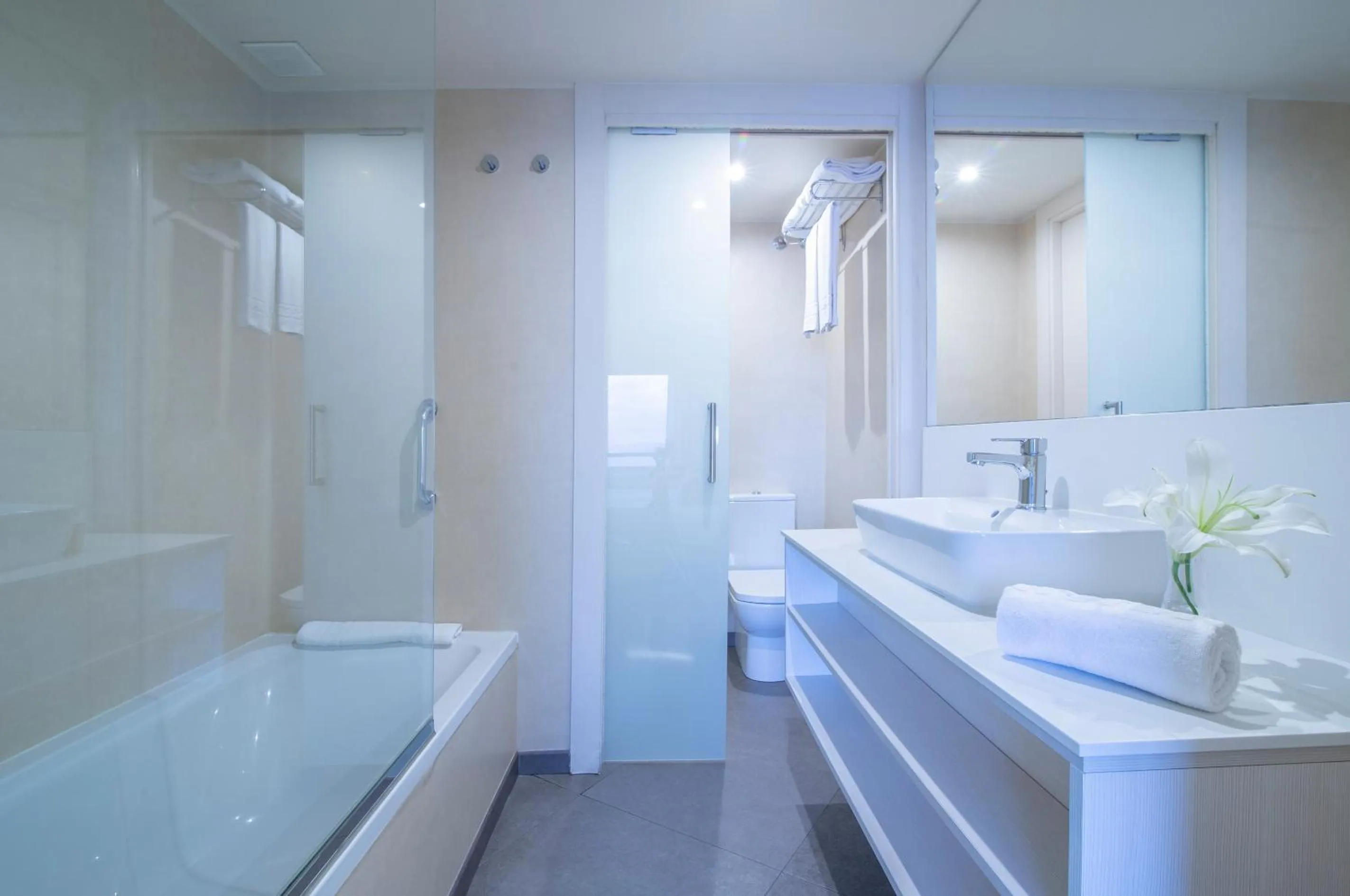 Bathroom in Hotel El Puerto by Pierre Vacances