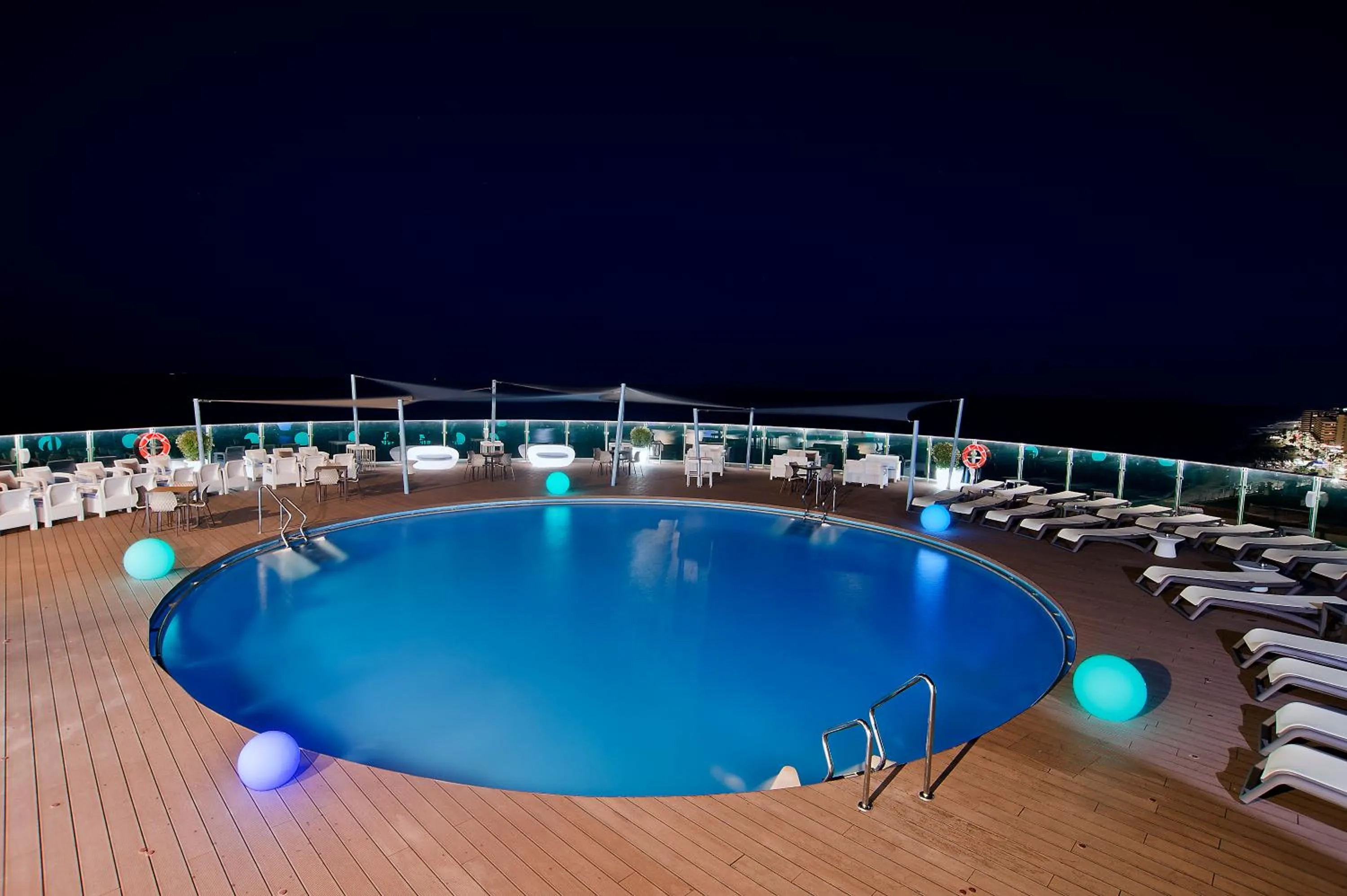 Swimming pool in Hotel El Puerto by Pierre Vacances