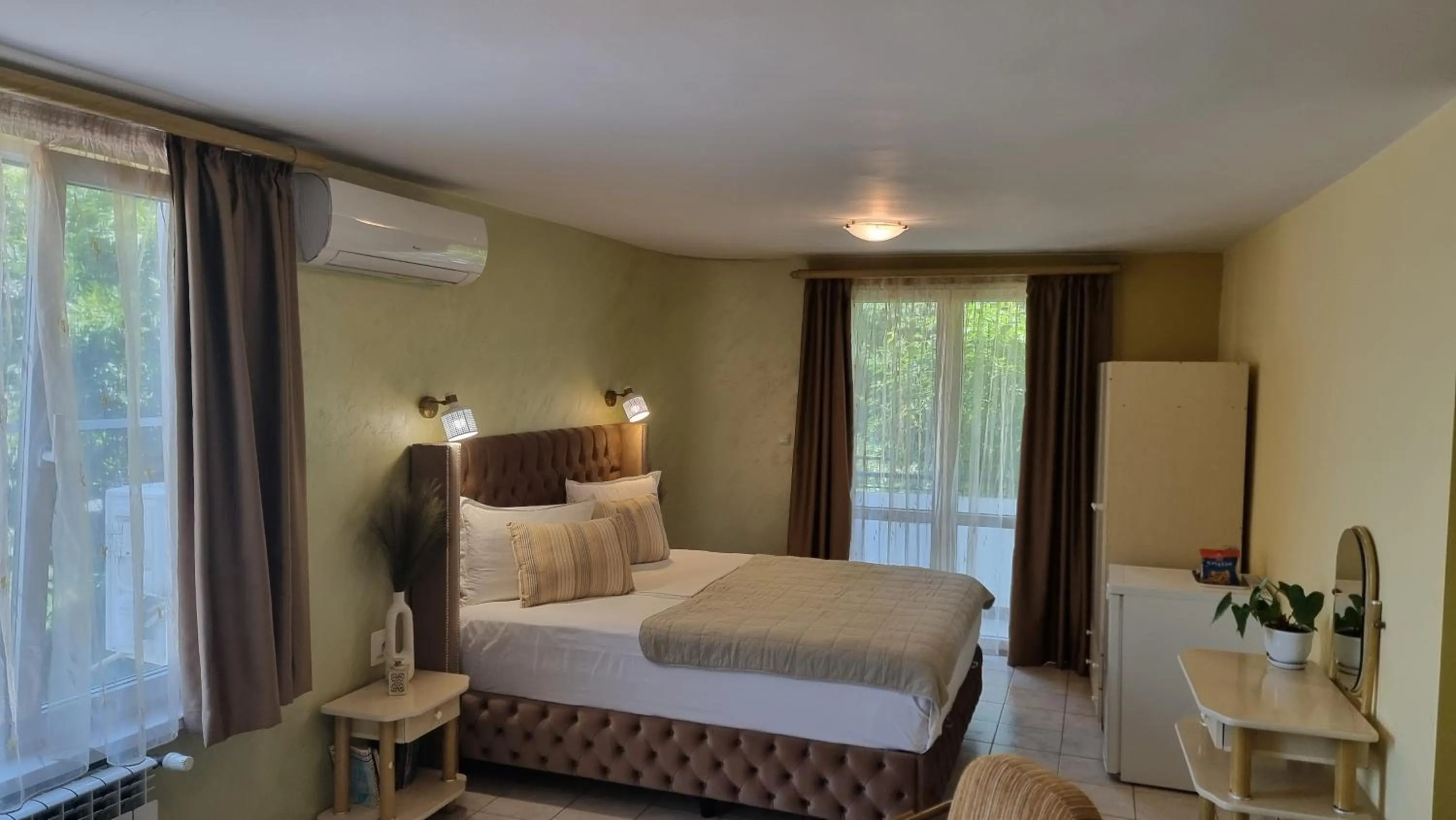 Photo of the whole room, Bed in Jeweller Hotel