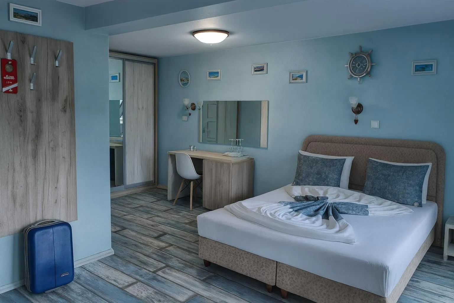 Photo of the whole room, Bed in Jeweller Hotel