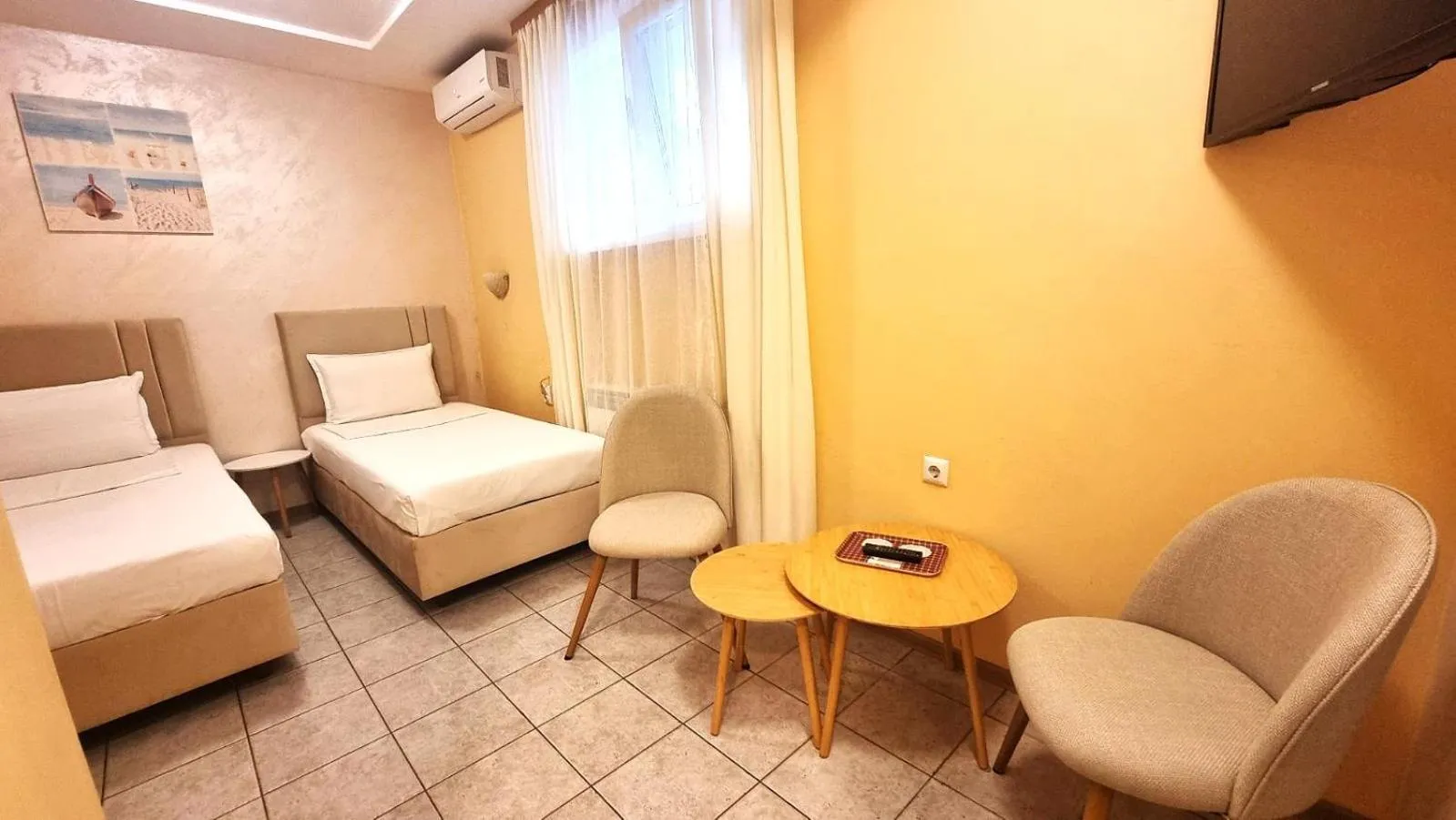 Photo of the whole room, Bed in Jeweller Hotel