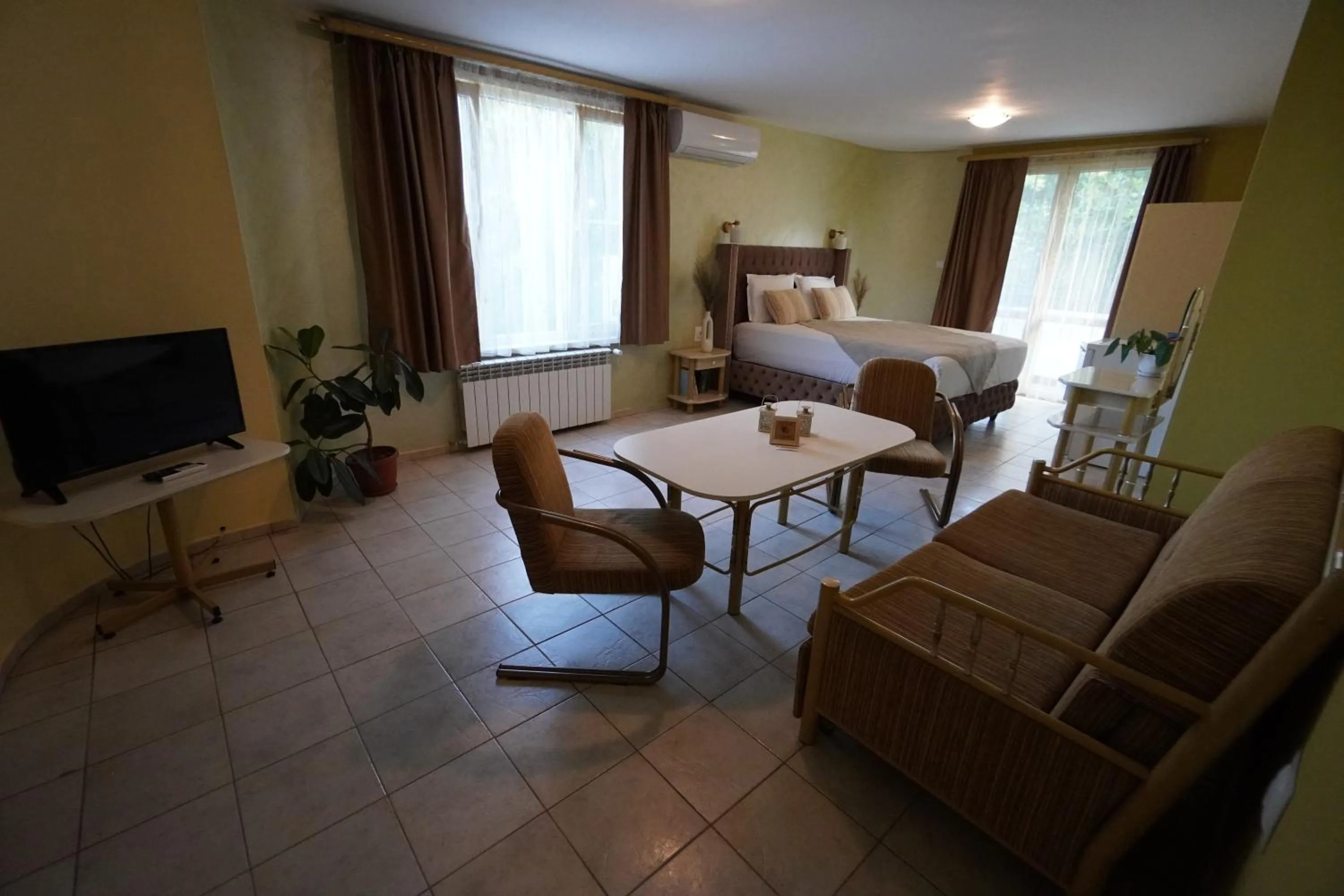 Photo of the whole room in Jeweller Hotel