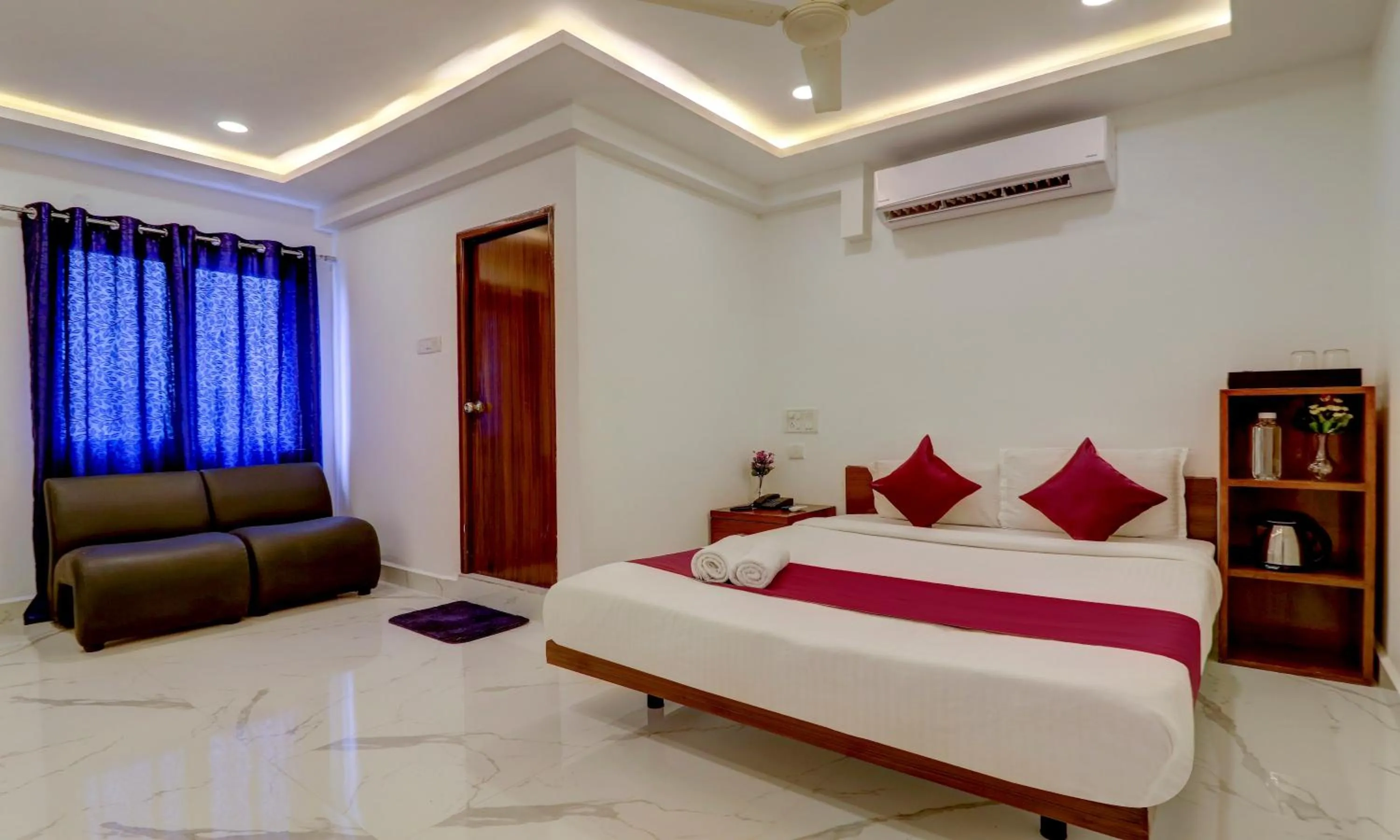 Photo of the whole room, Bed in Destino By INR Suites