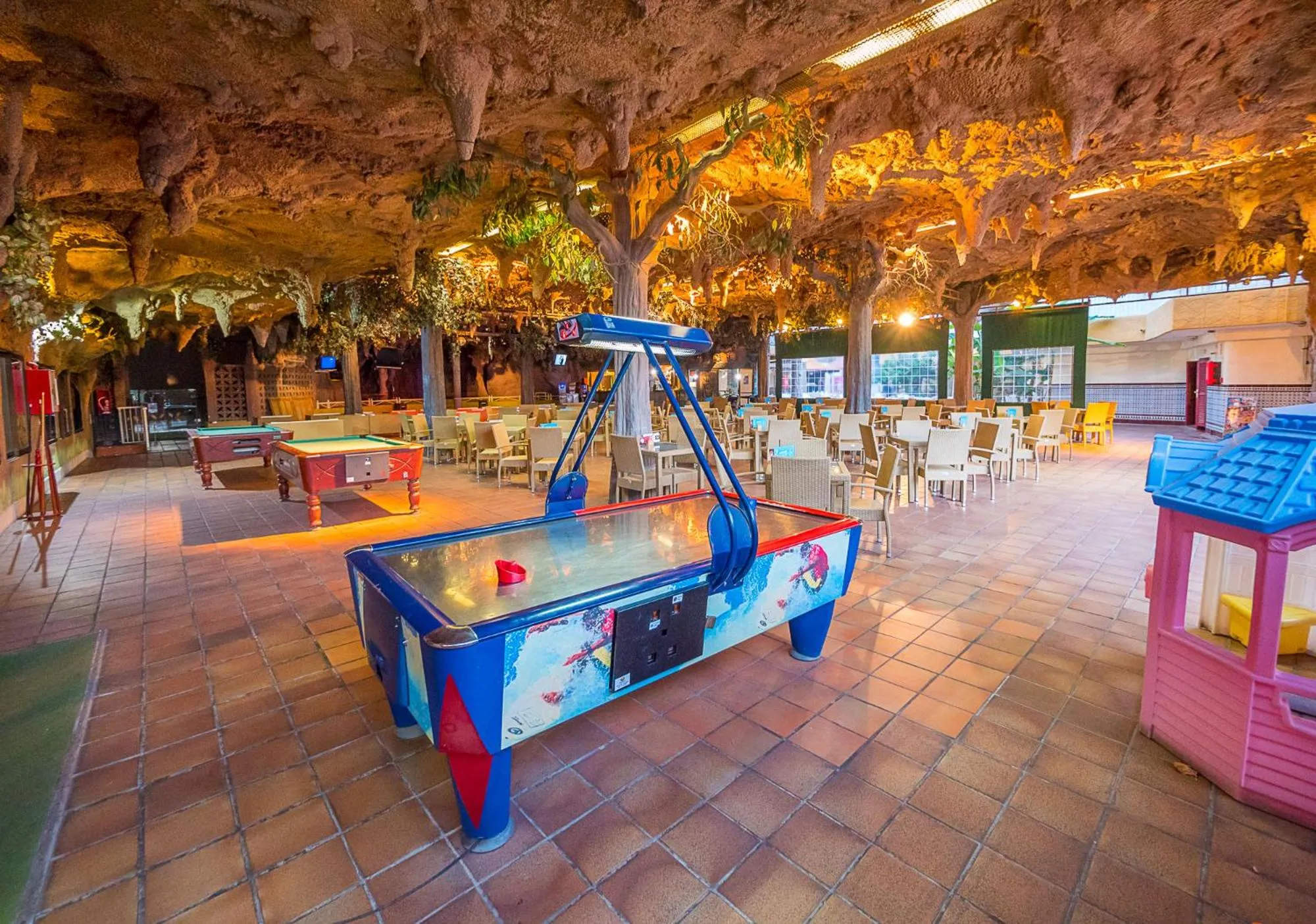 Entertainment in Checkin Bungalows Atlántida