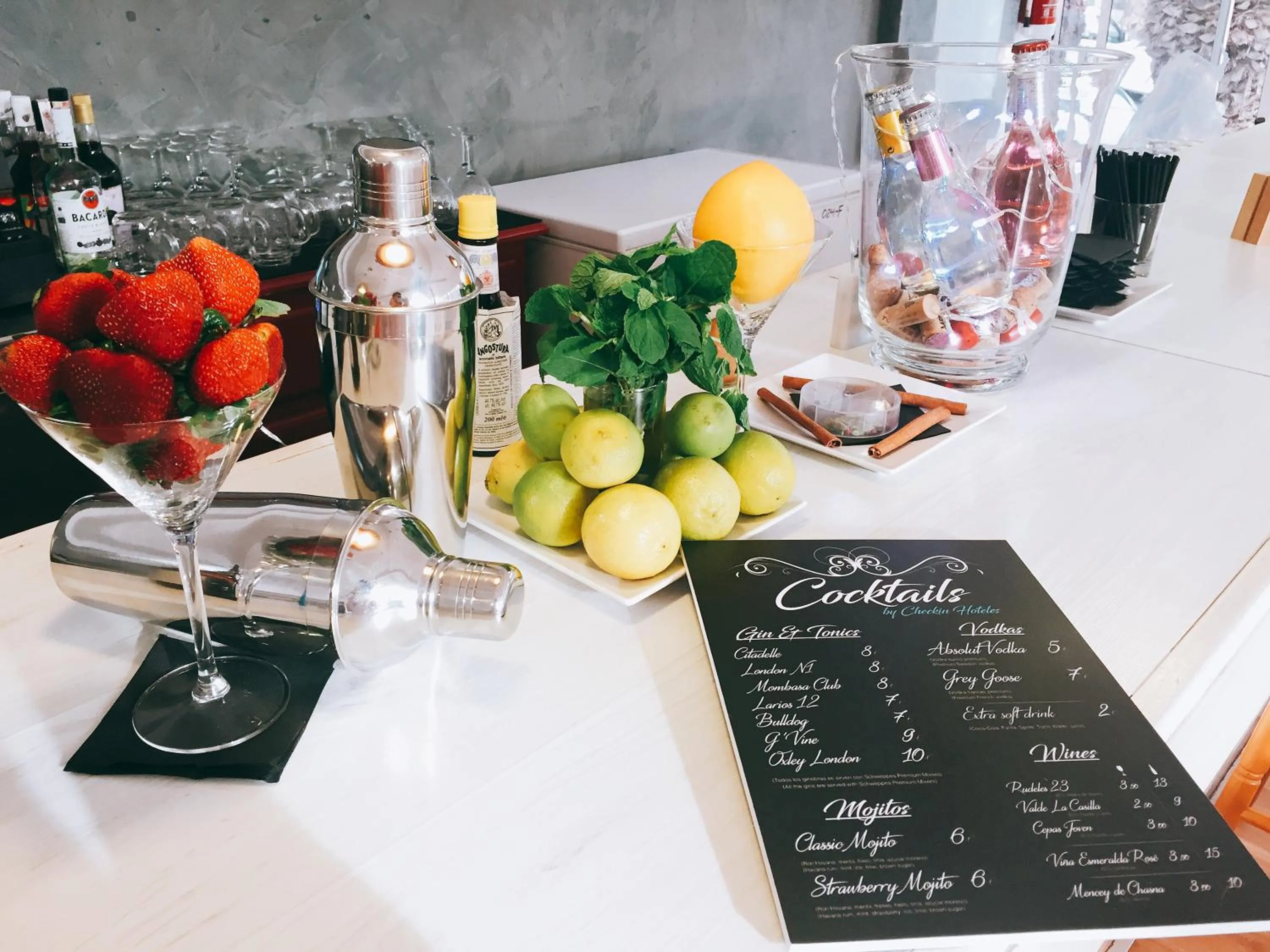 Drinks in Checkin Bungalows Atlántida