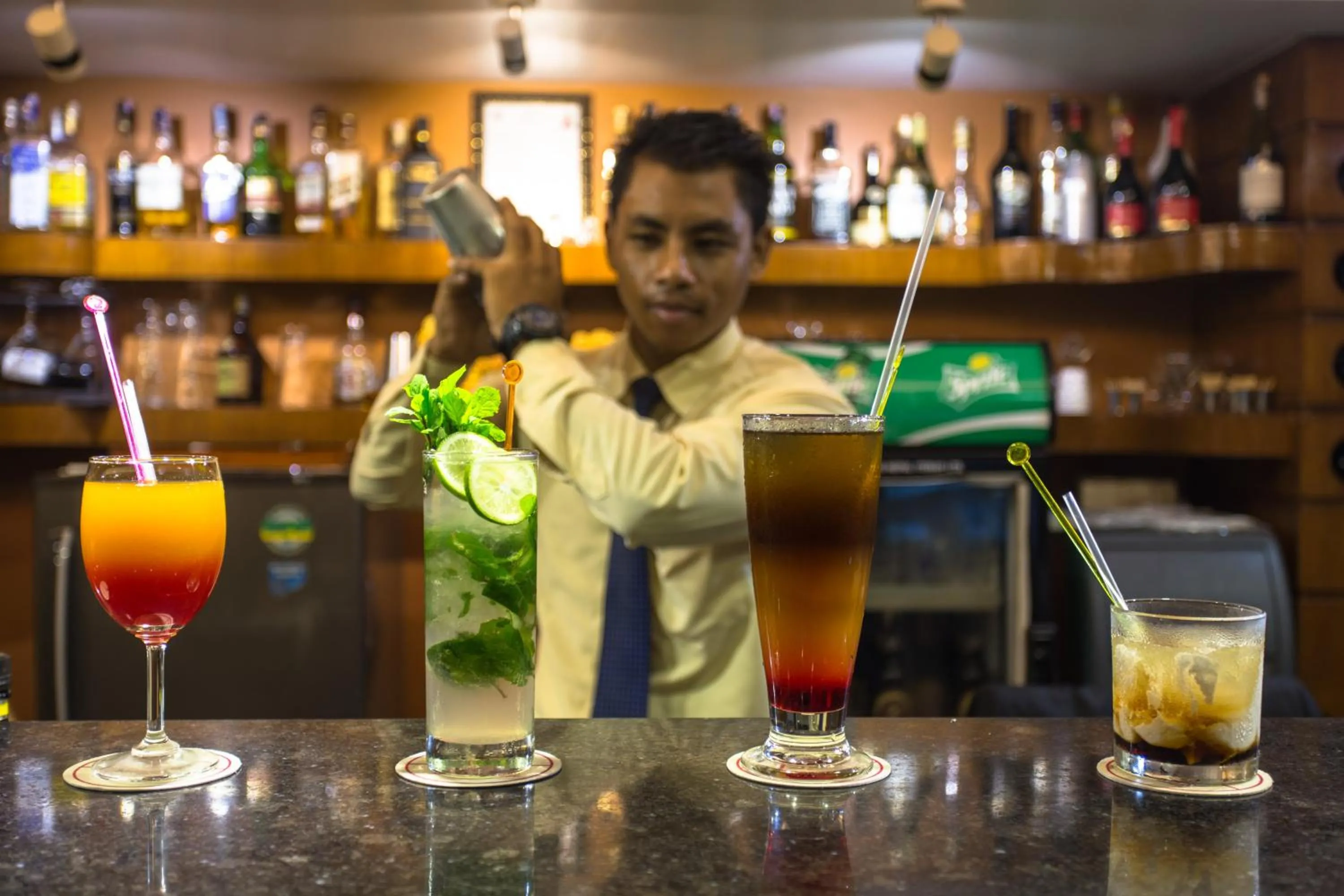 Lounge or bar in Landmark Forest Park