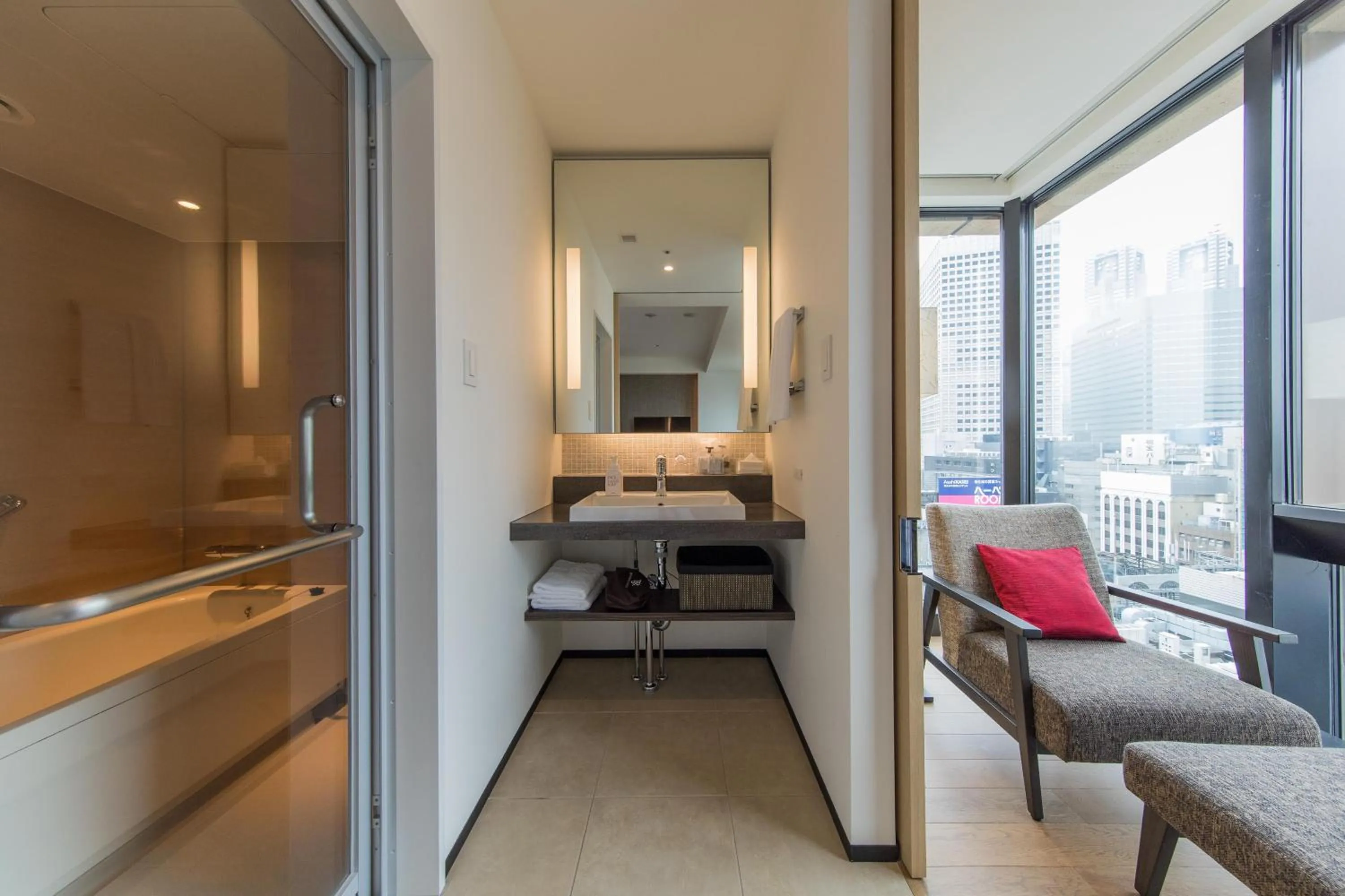 Bathroom, Bed in JR Kyushu Hotel Blossom Shinjuku