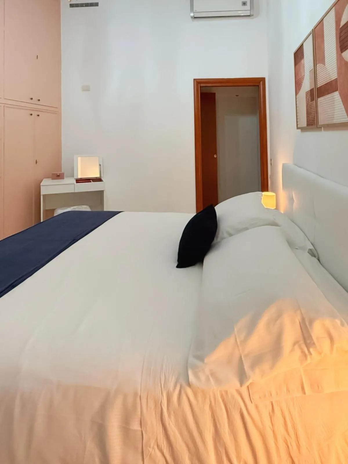 Bed in Domus Chiara al Colosseo