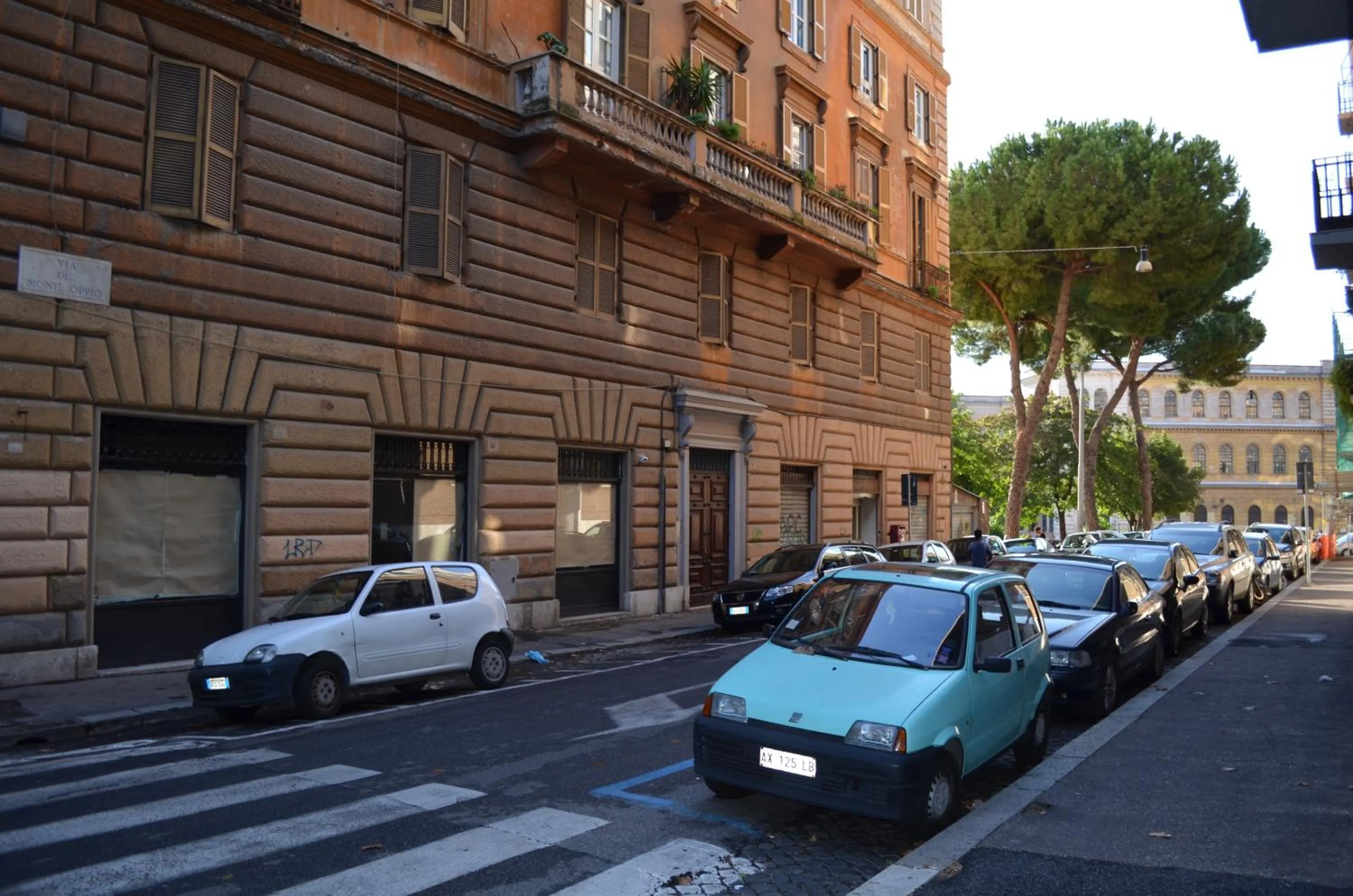 Facade/entrance in Domus Chiara al Colosseo