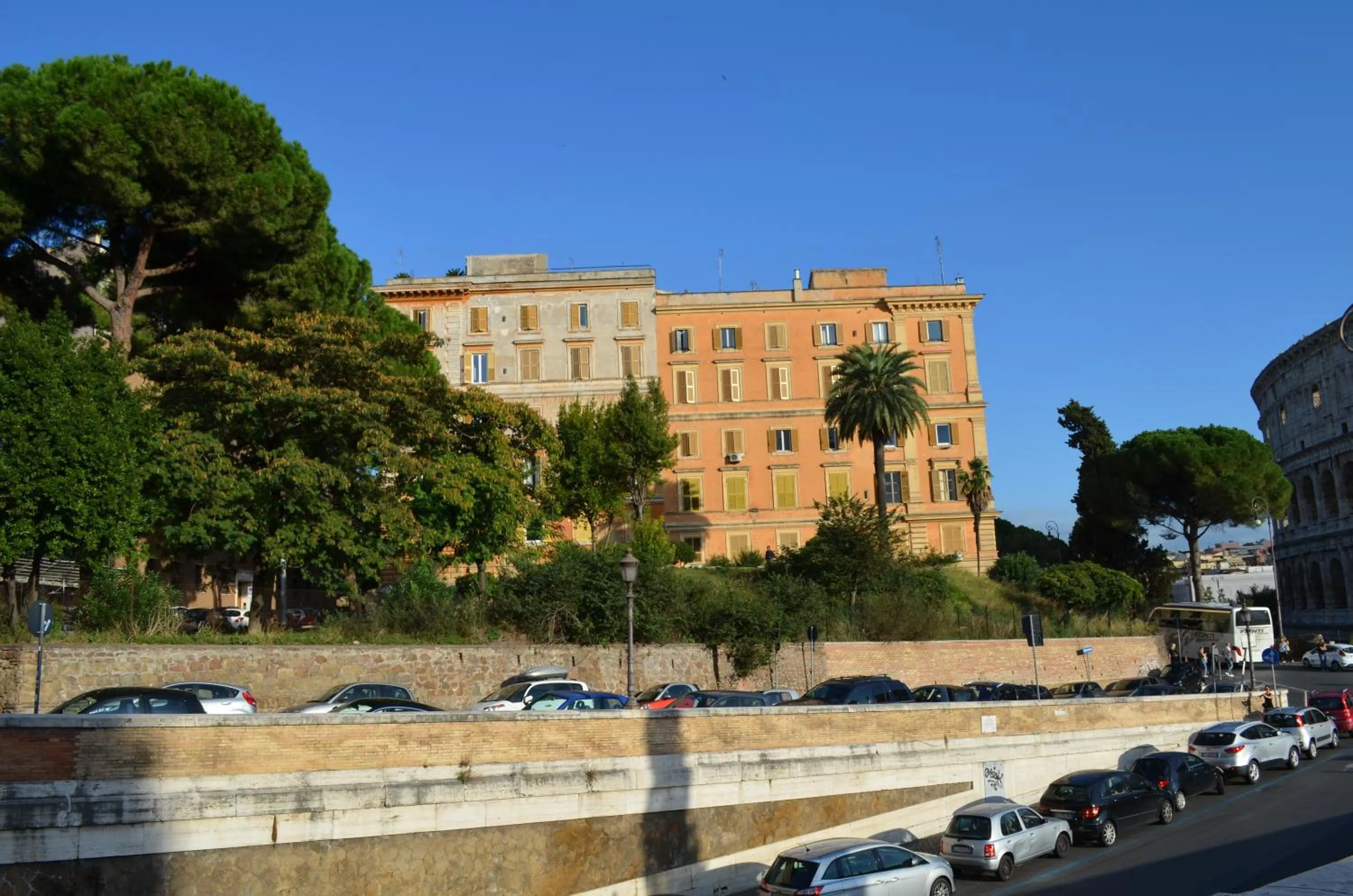 Facade/entrance in Domus Chiara al Colosseo