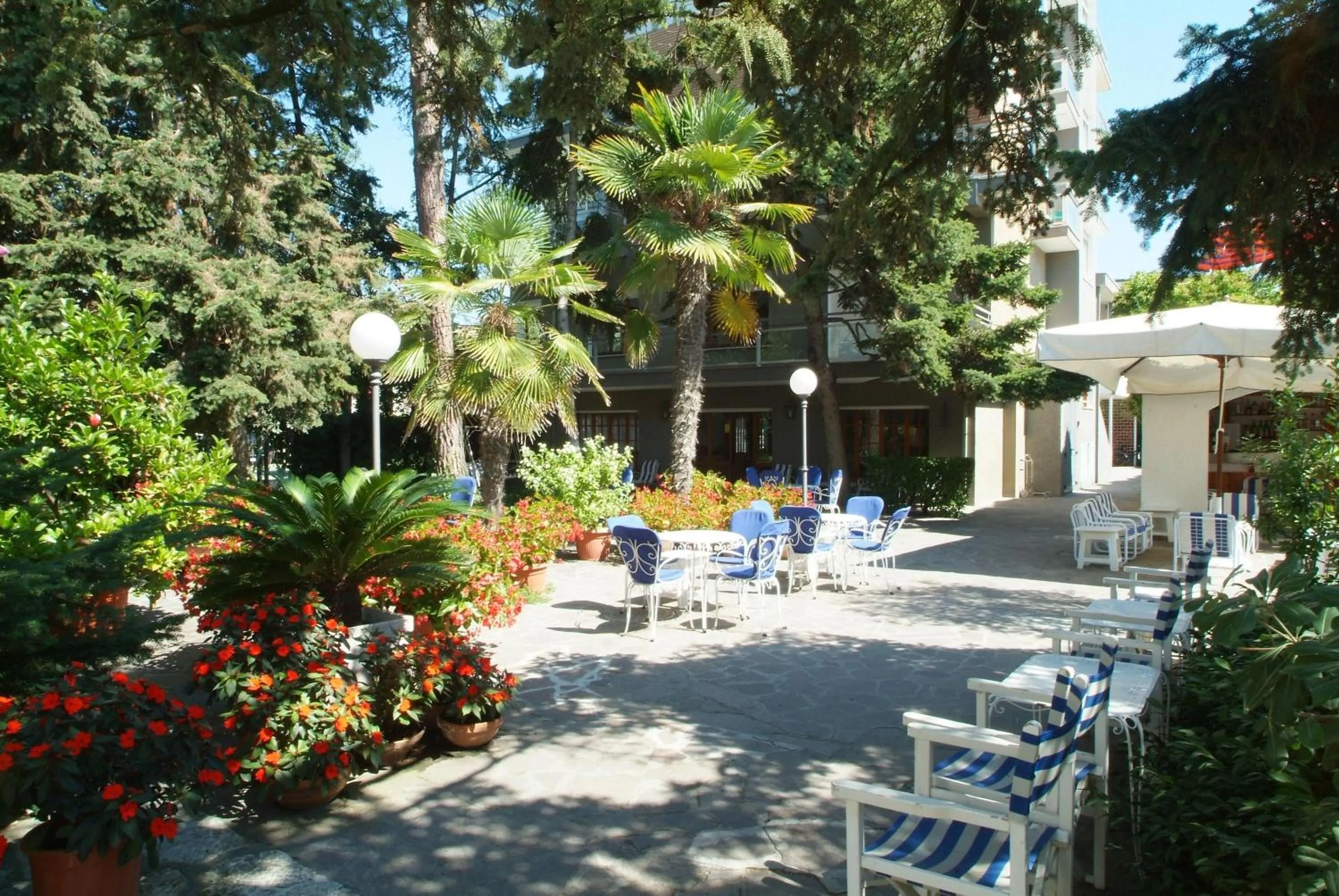 Garden view in Hotel Nautic B&B