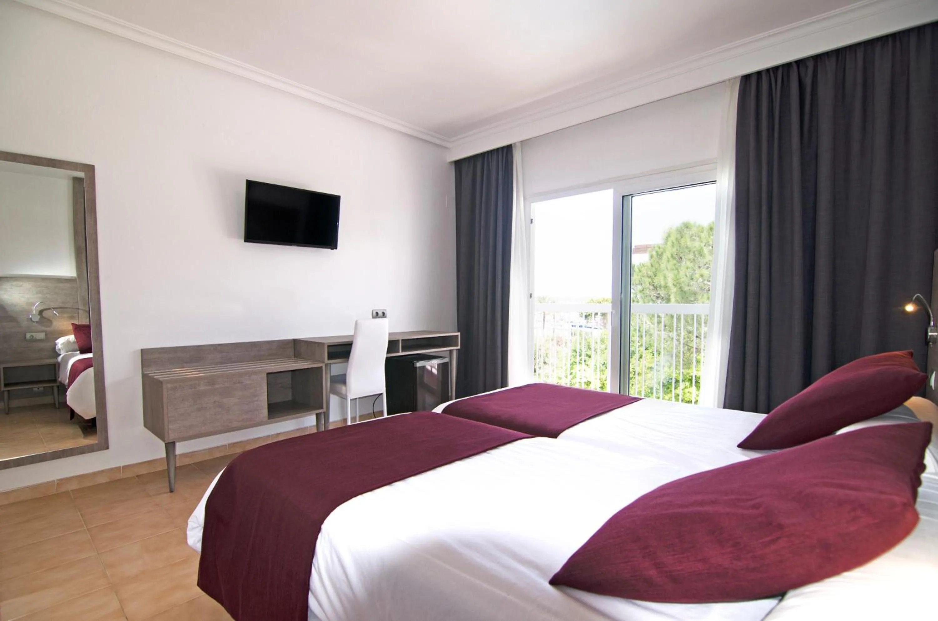 Photo of the whole room, Bed in Hotel Vibra Marco Polo I - Adults only