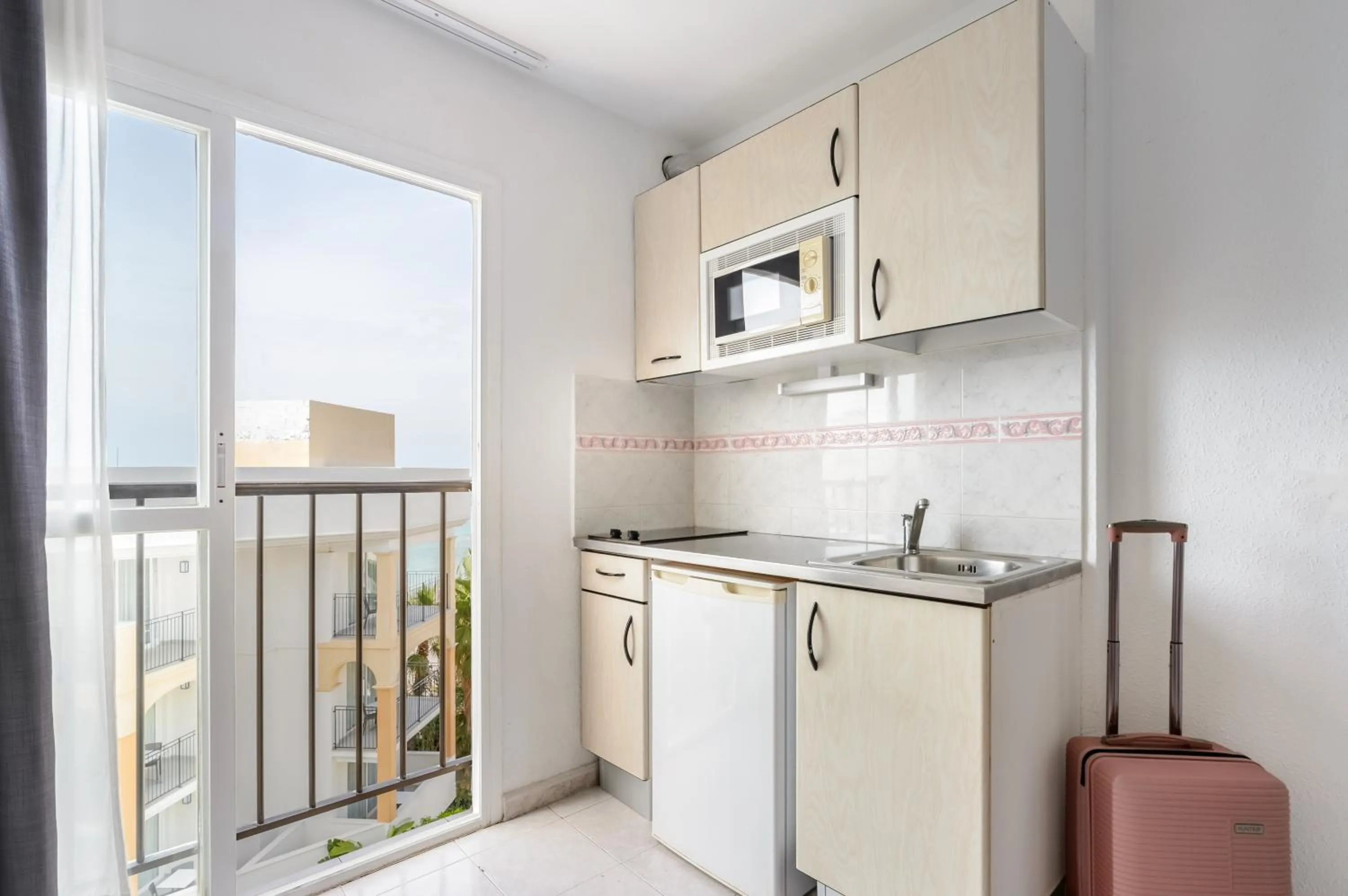 Kitchen or kitchenette in Vibra Calima Apartamentos - Adults only