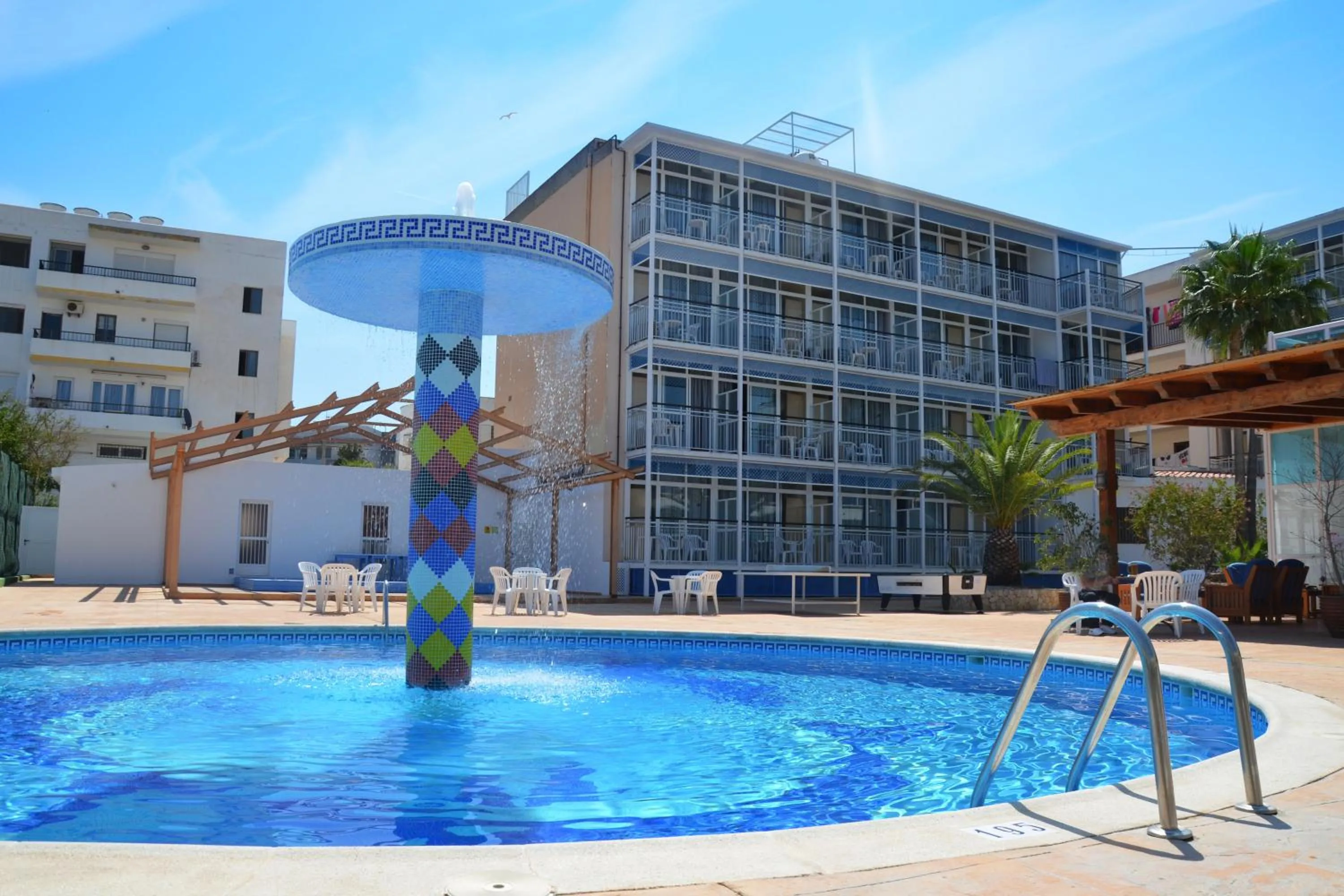 Swimming pool in Aparthotel Vibra Bay