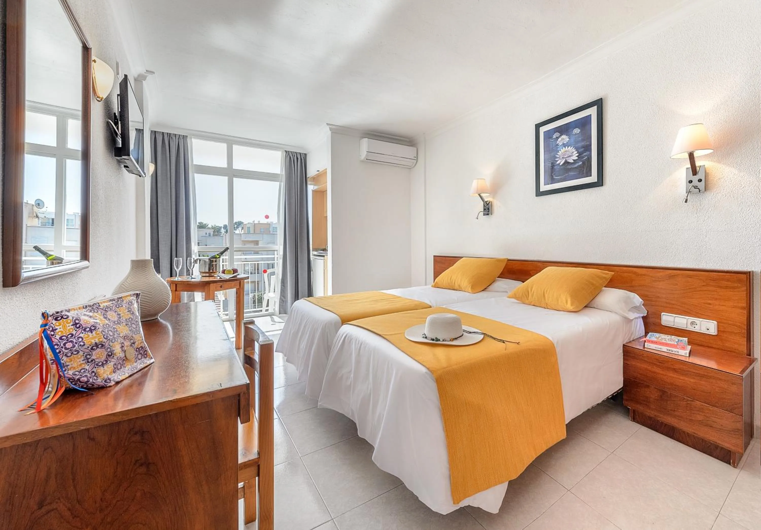 Photo of the whole room, Bed in Aparthotel Vibra Bay