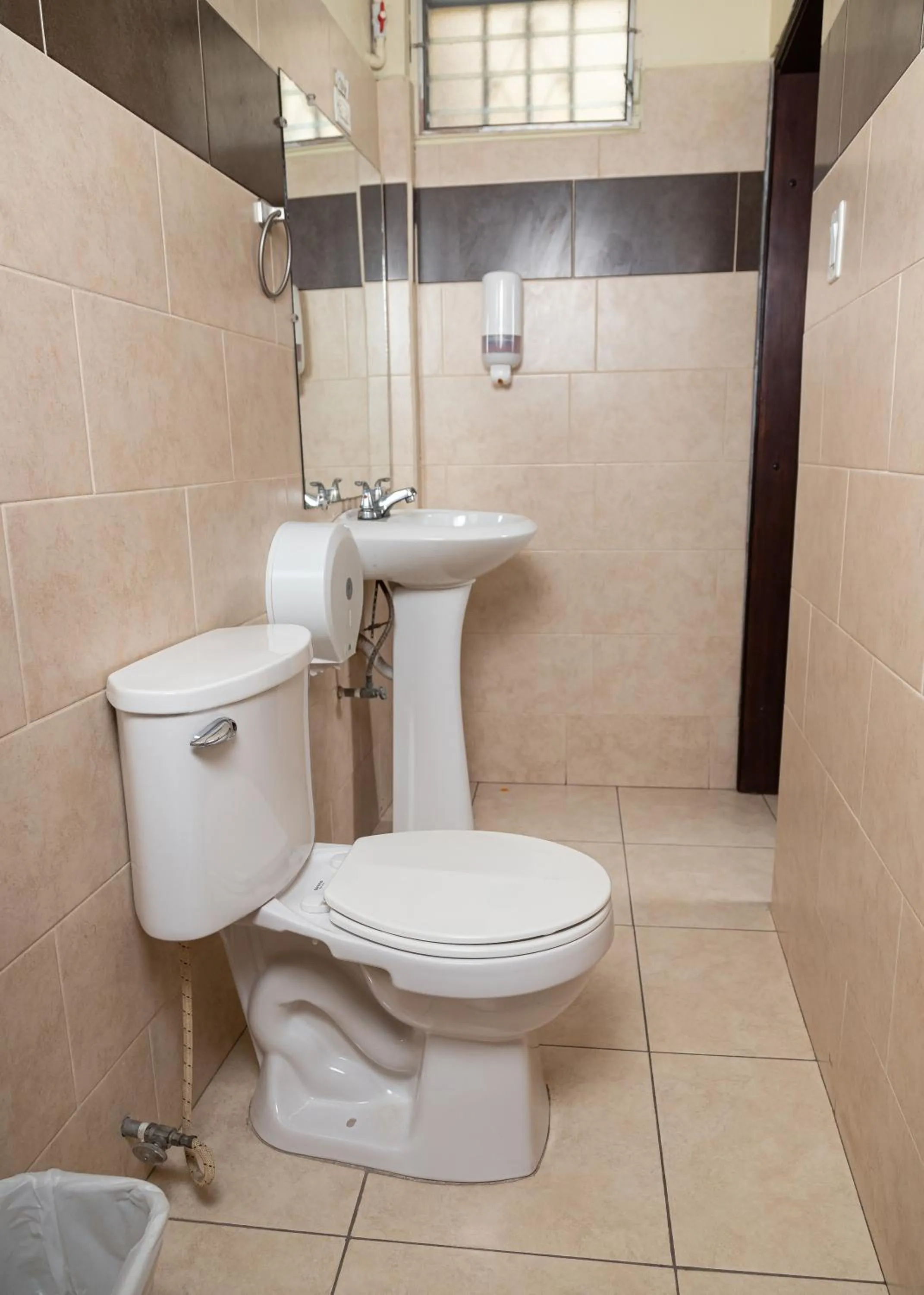 Shower in Hotel Internacional Palmerola