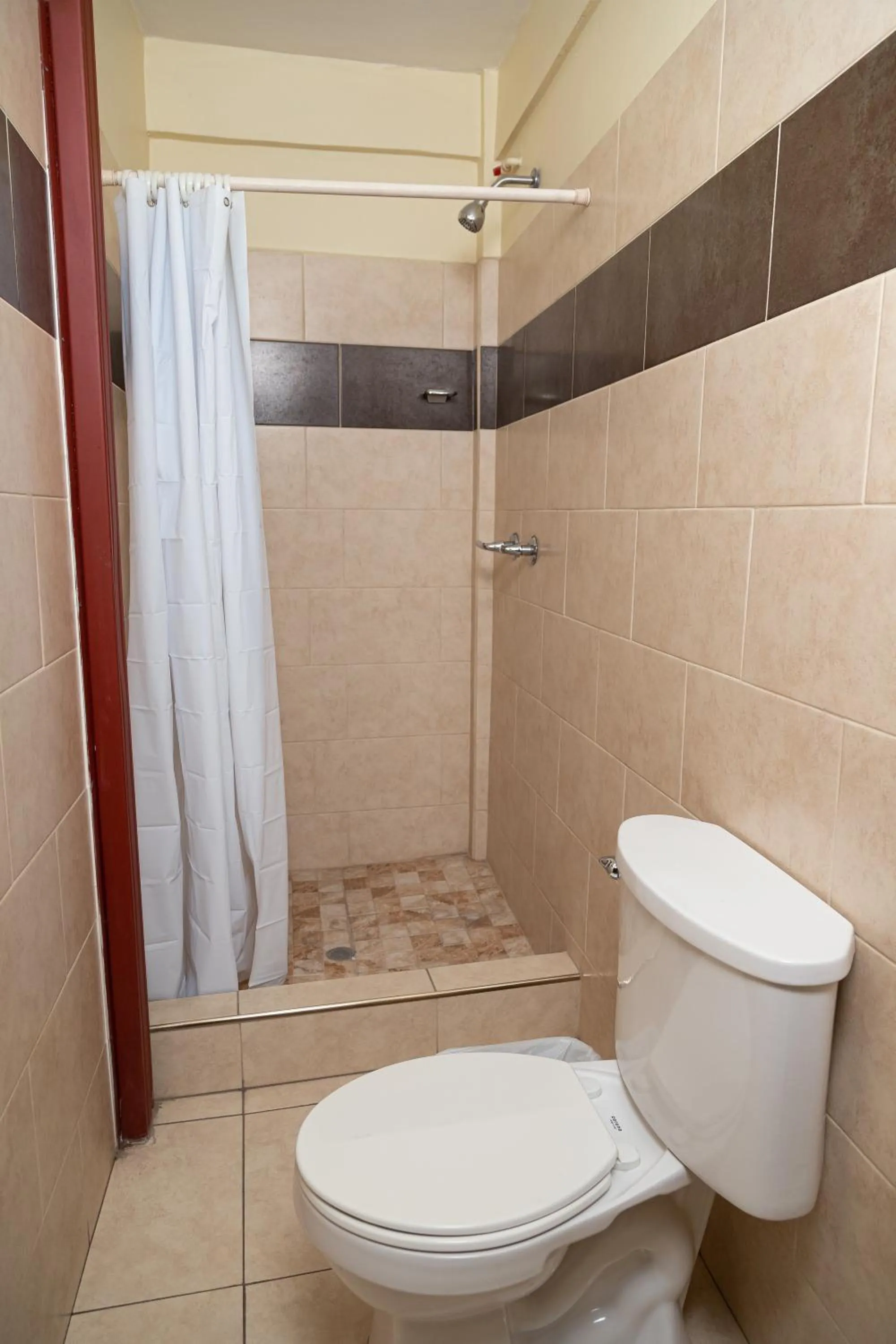 Shower in Hotel Internacional Palmerola