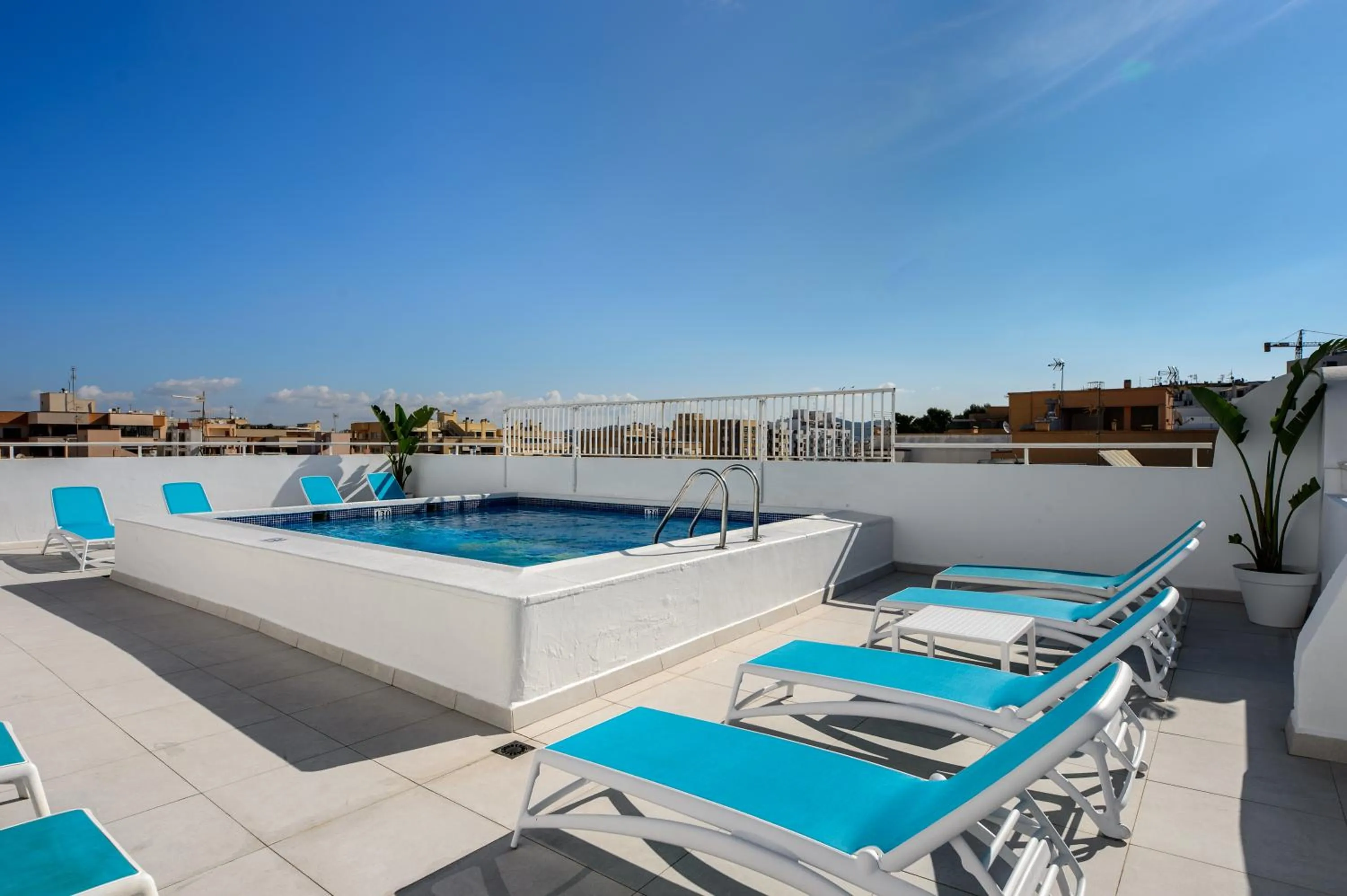 Swimming pool in Hotel Vibra Vila