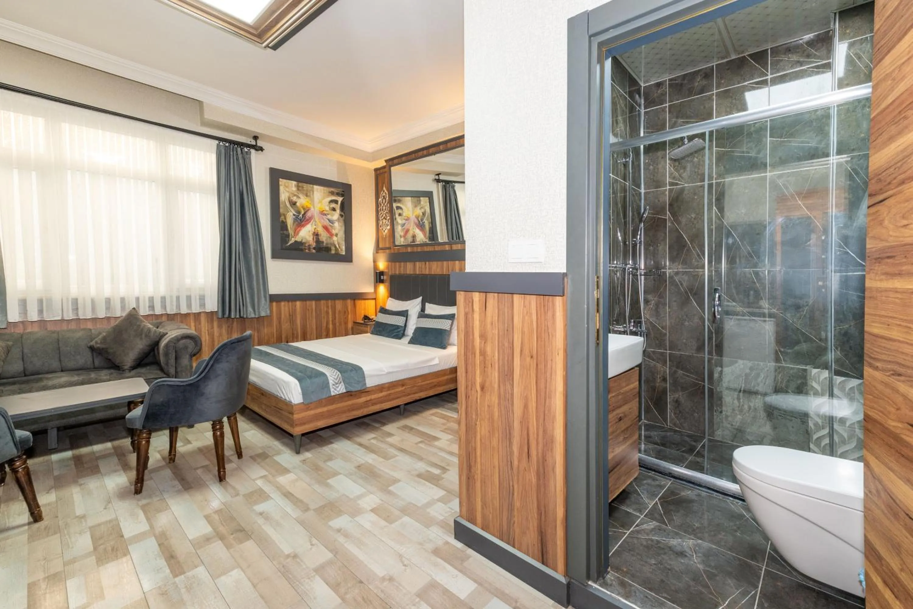 Shower, Bed in La Serena Taxim Hotel