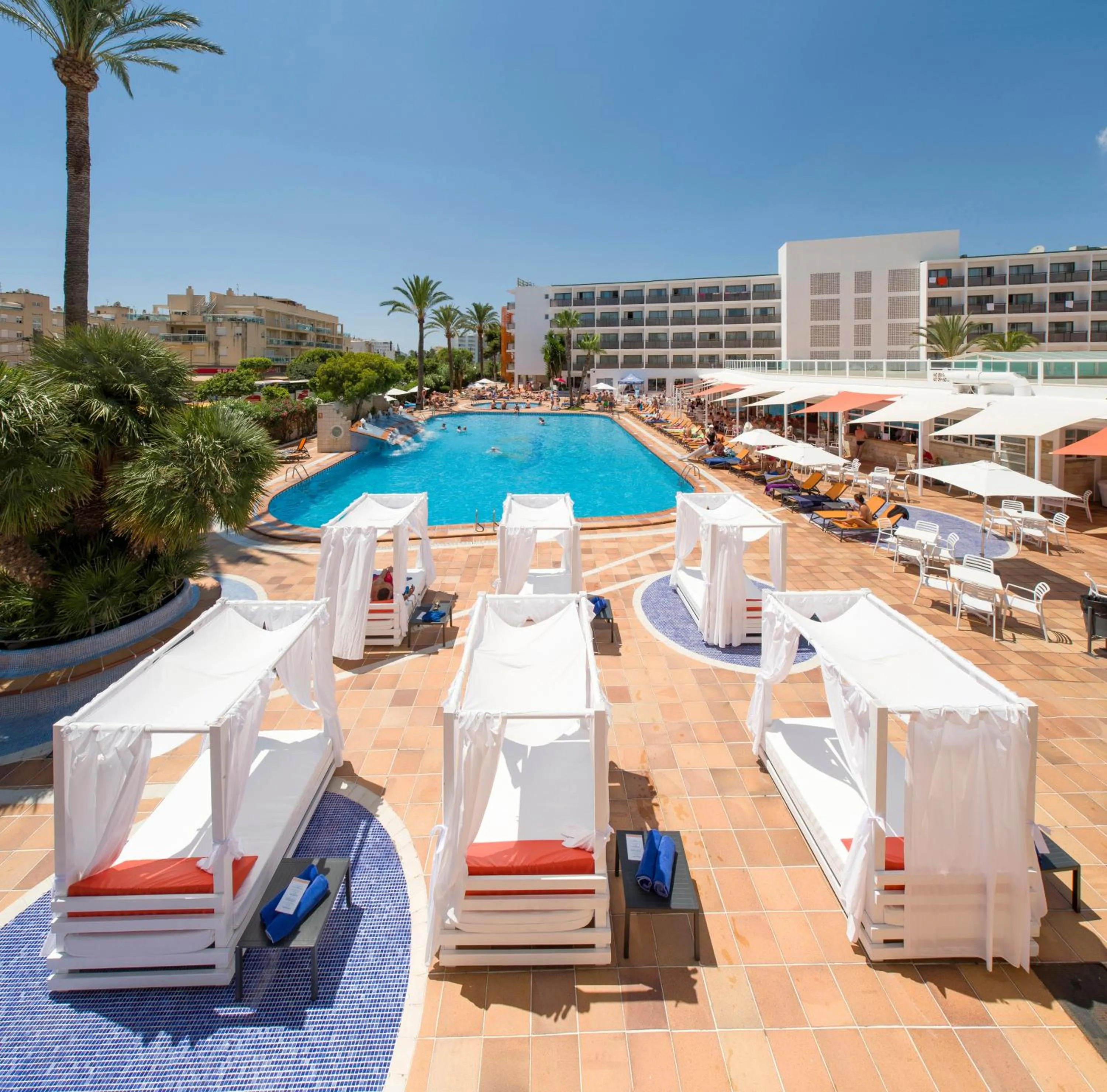 Swimming pool in Hotel Vibra Mare Nostrum