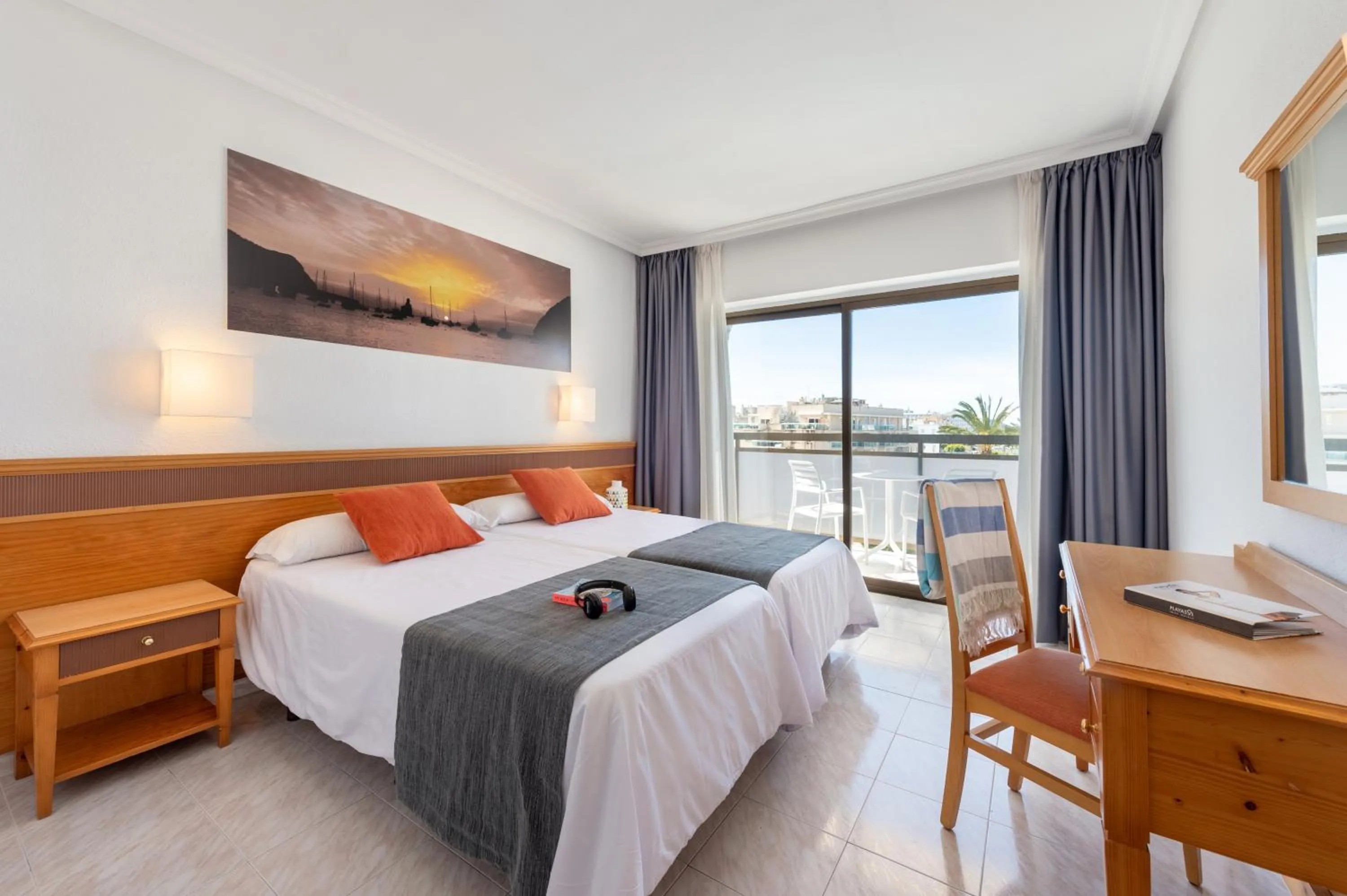 Photo of the whole room, Bed in Hotel Vibra Mare Nostrum