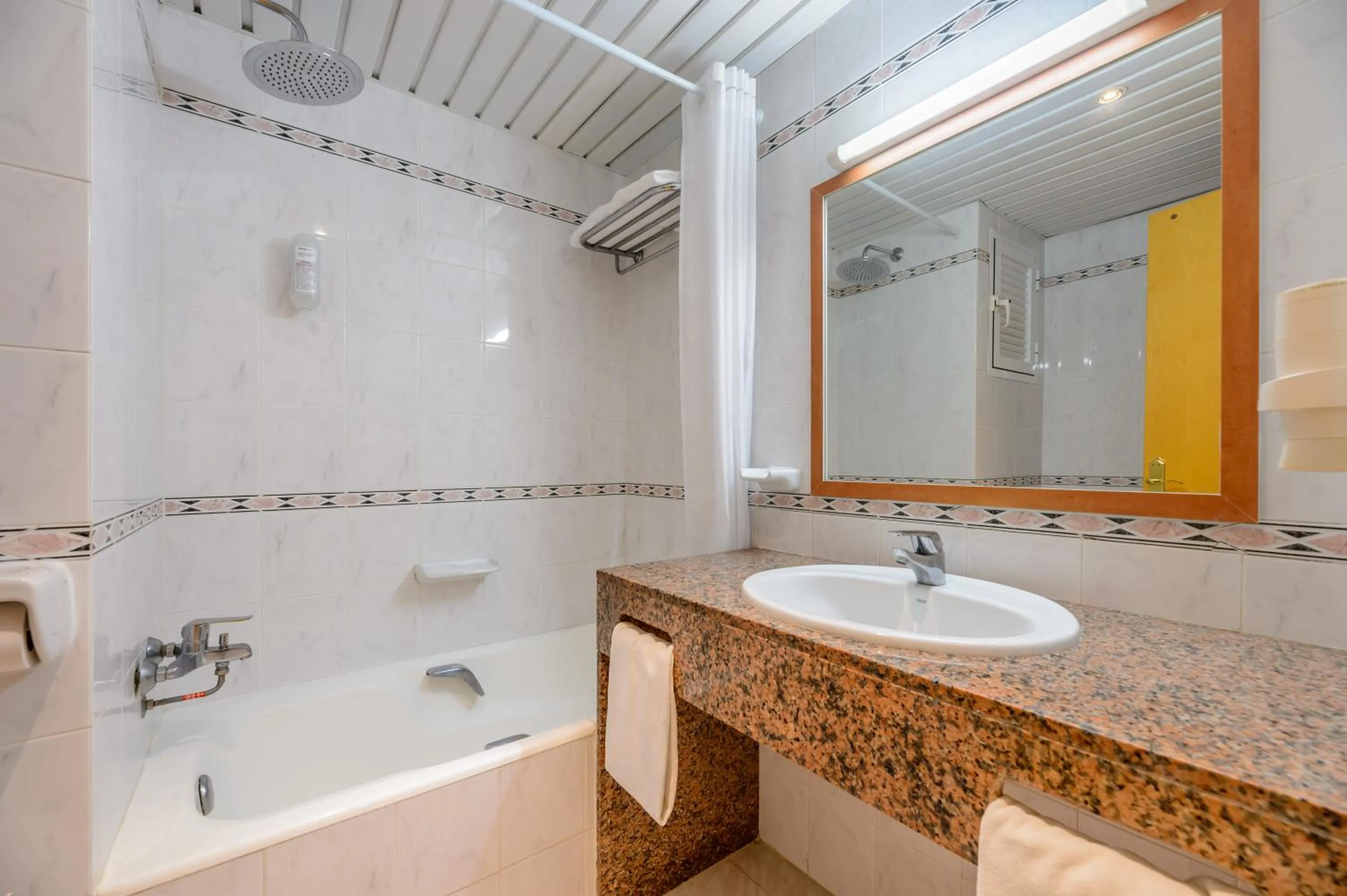 Bathroom in Hotel Vibra Mare Nostrum