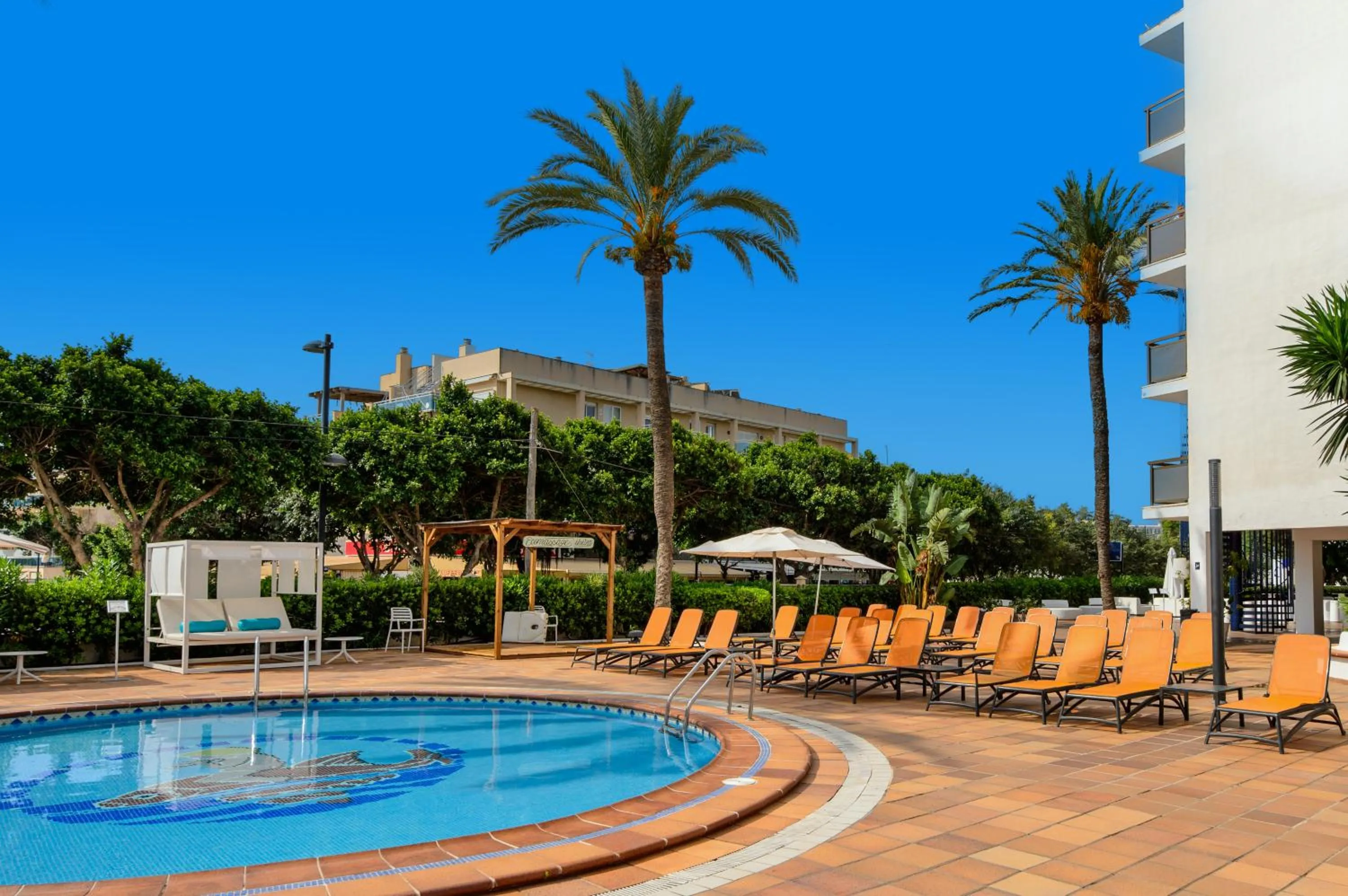 Swimming pool in Hotel Vibra Mare Nostrum