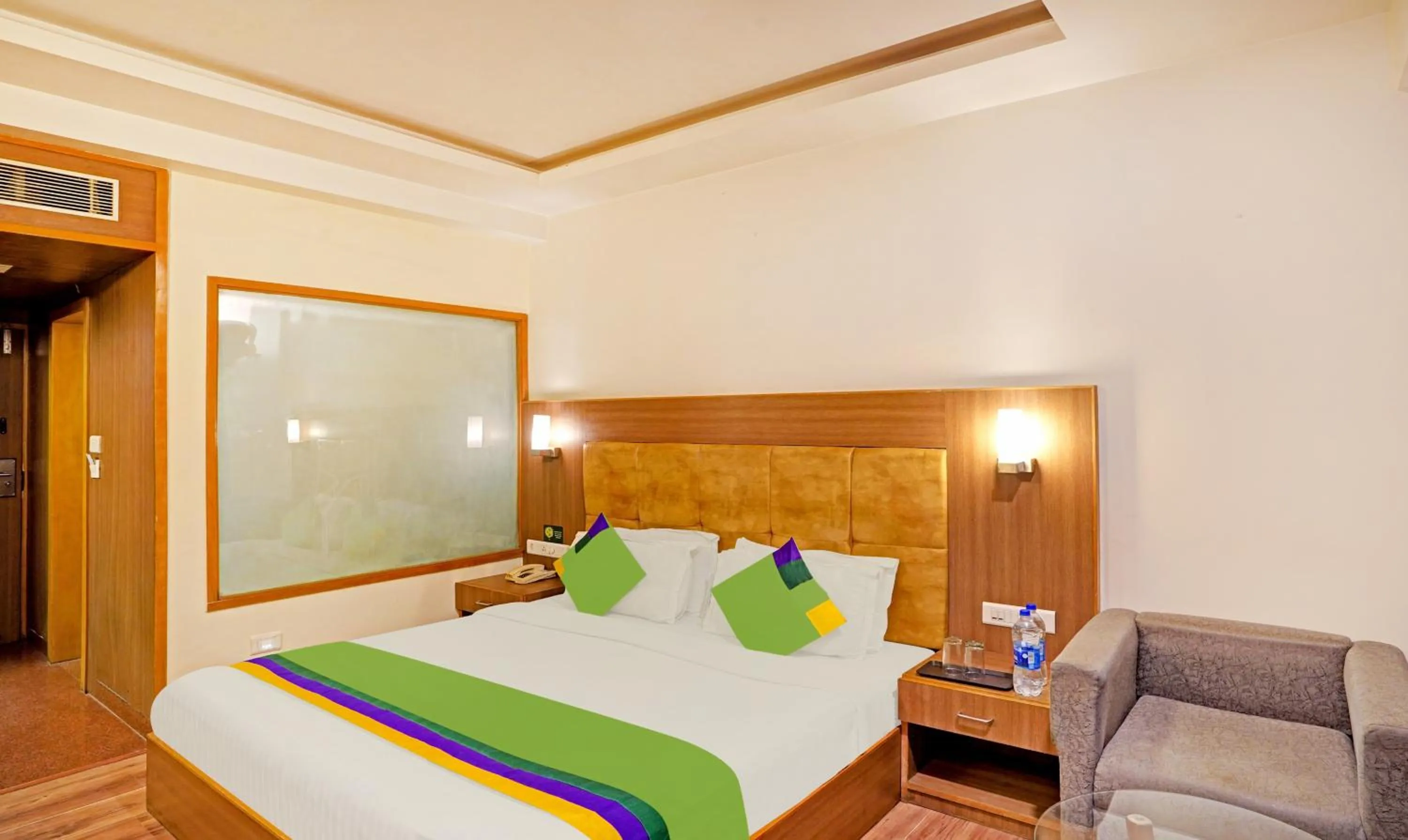 Double Room - single occupancy in Treebo The Royal CM, 4 Km From City Palace