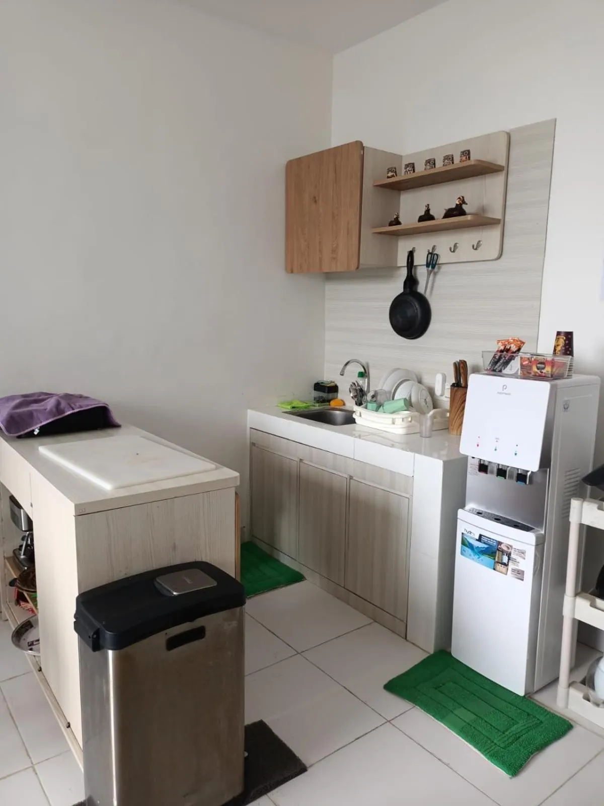 Kitchen or kitchenette, Bed in Kasmaran Bali Guest House