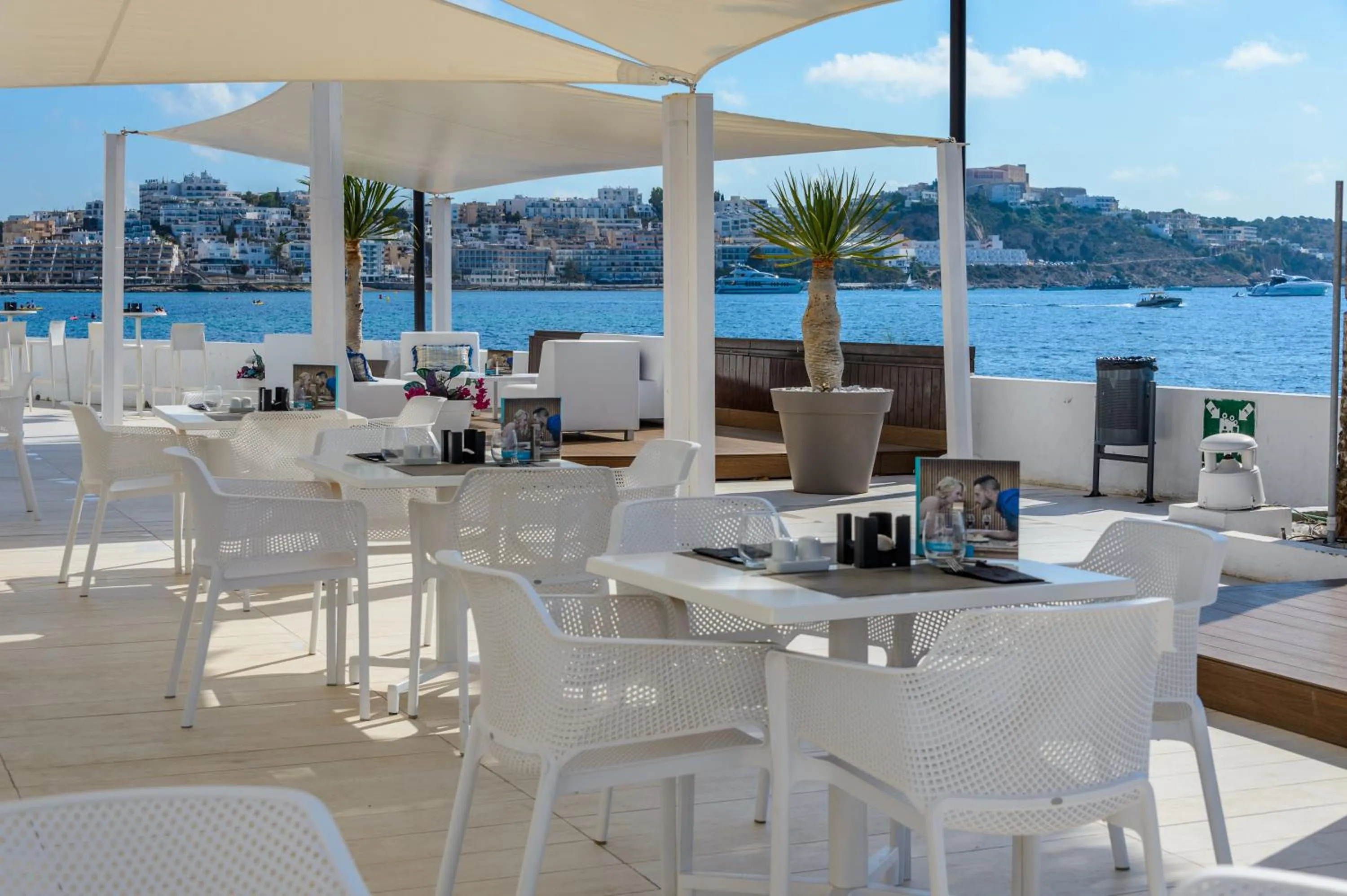 Lounge or bar in Apartamentos Vibra Jabeque Dreams