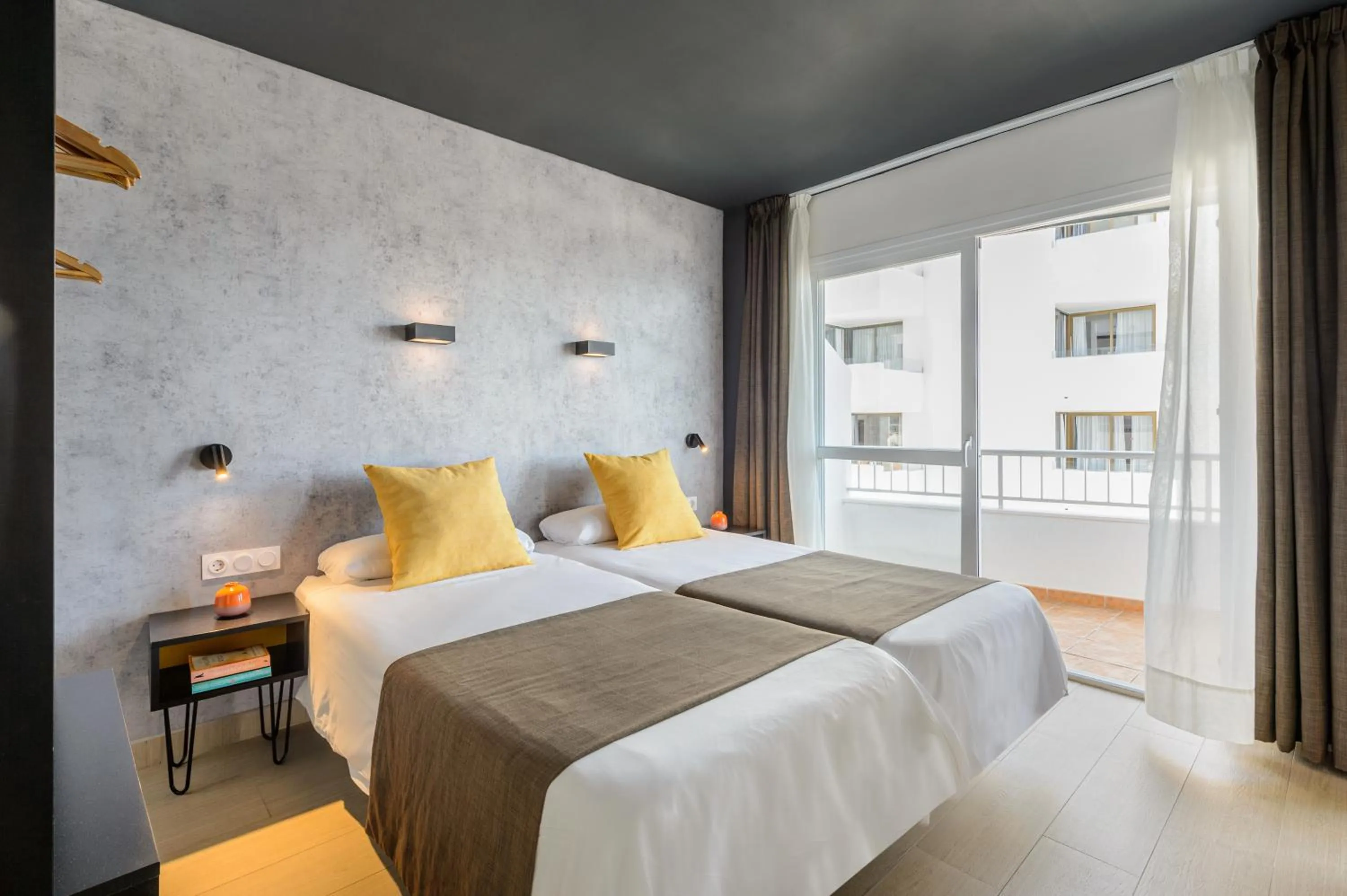 Bedroom, Bed in Apartamentos Vibra Jabeque Dreams