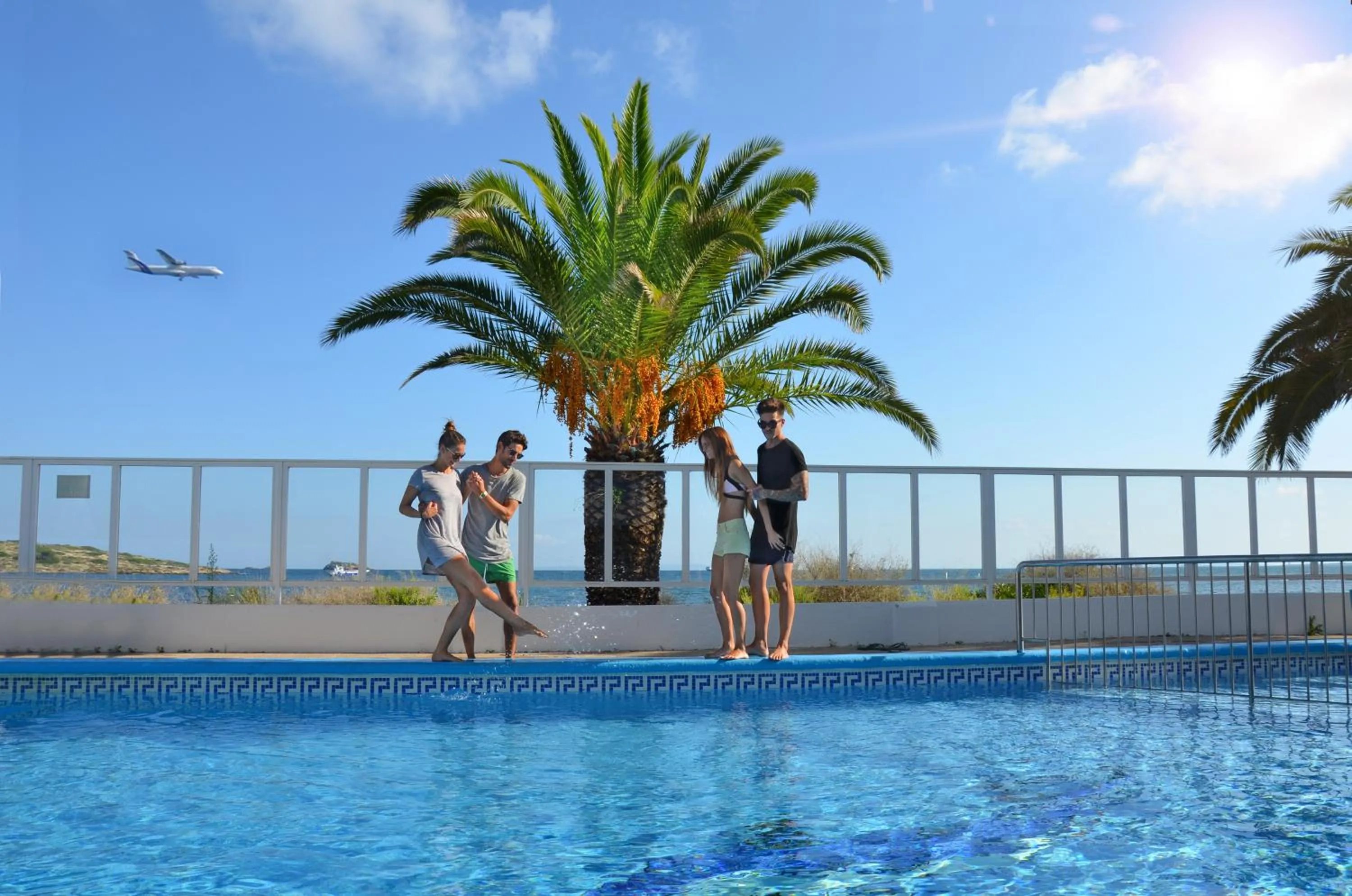 People in Apartamentos Vibra Jabeque Dreams