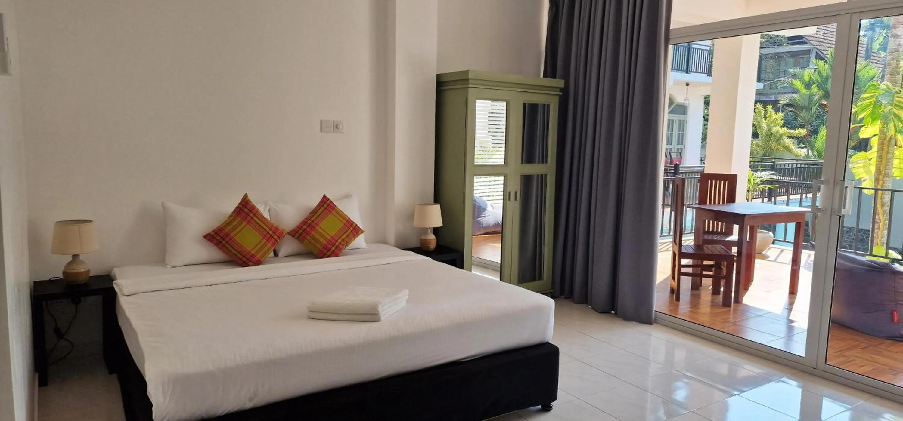 Bed in Chill Hill Hikkaduwa