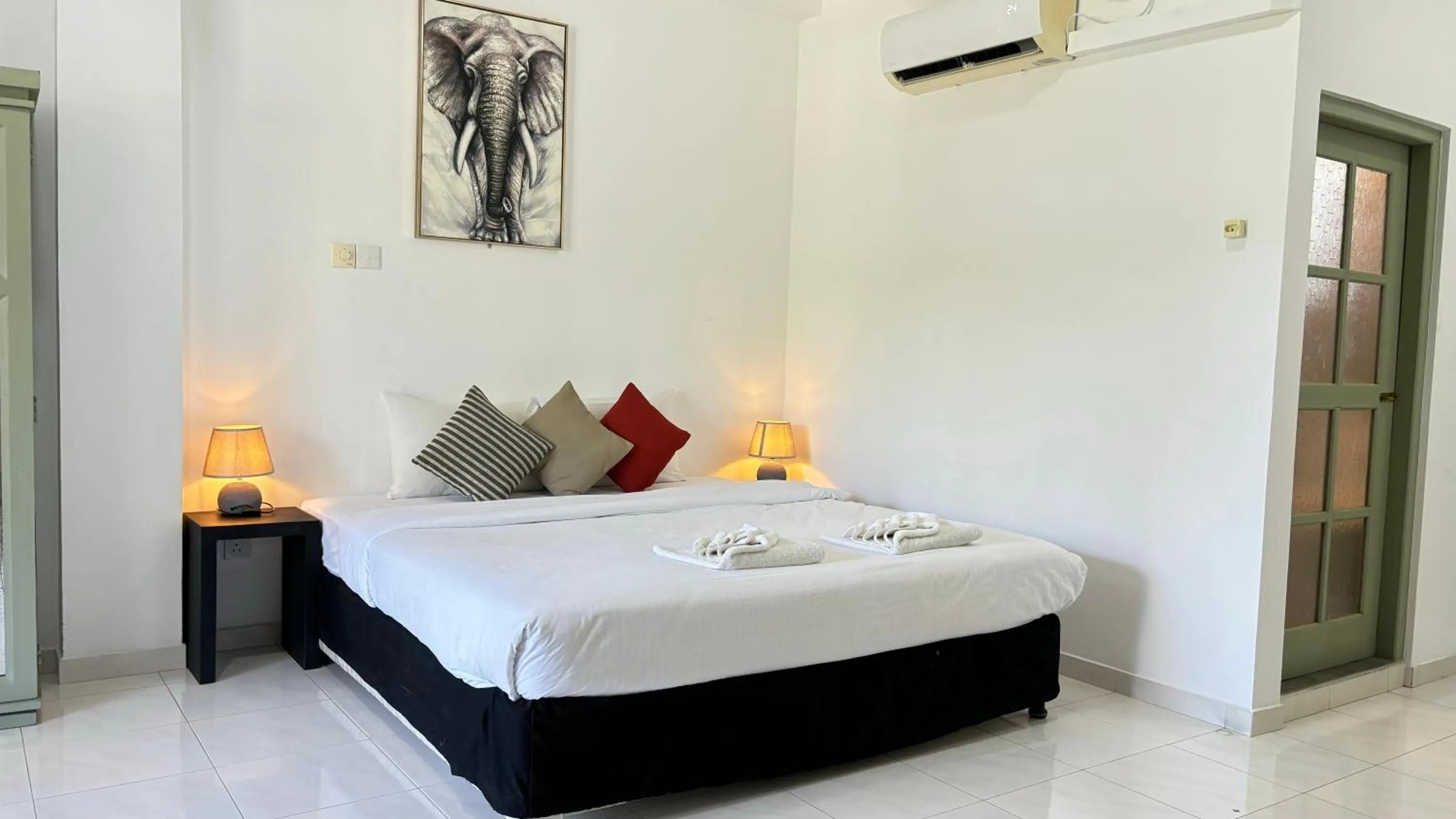 Bed in Chill Hill Hikkaduwa