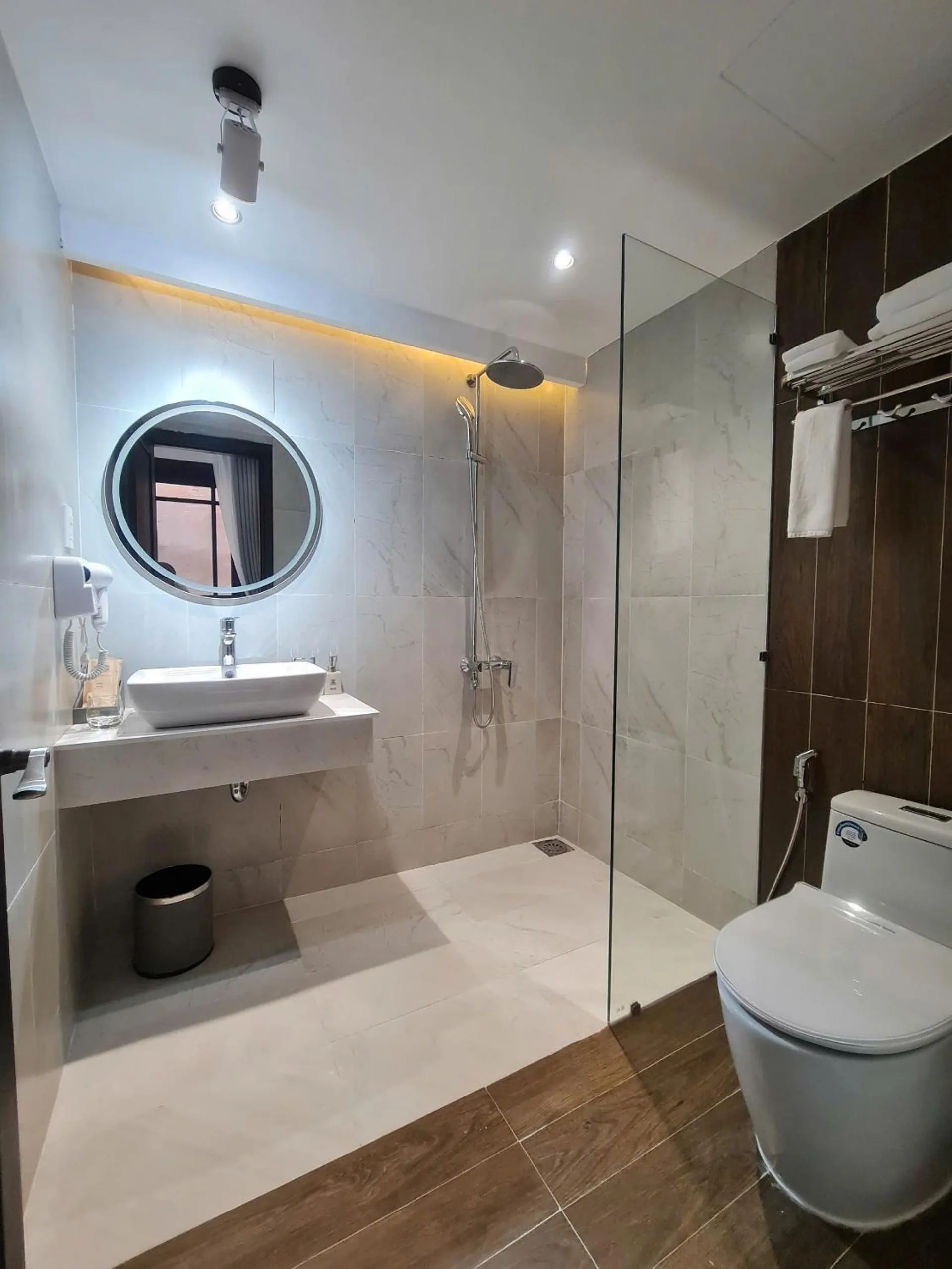 Shower in Hoianan Boutique Hotel