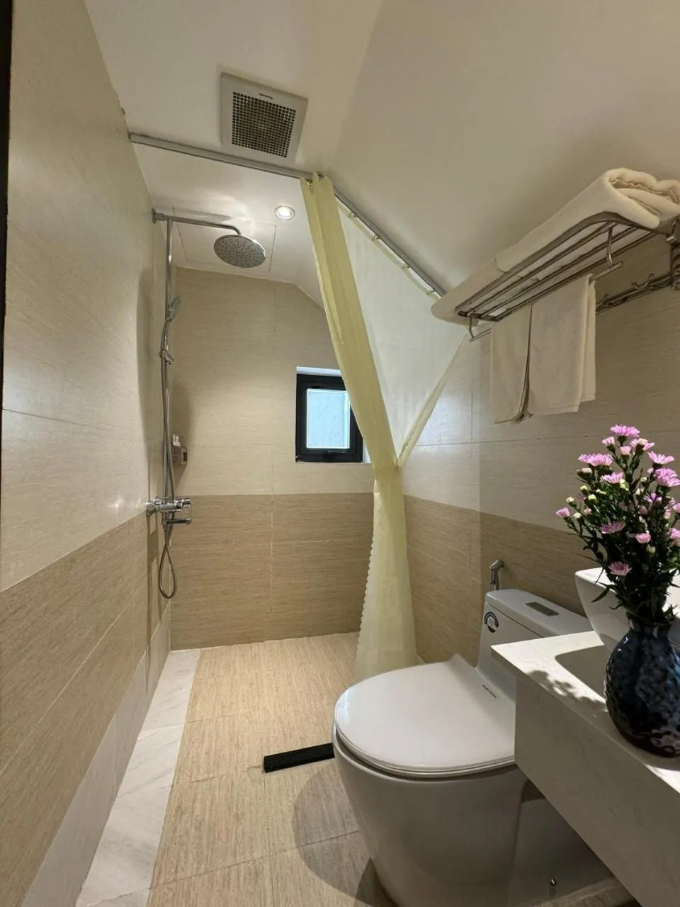 Shower in Hoianan Boutique Hotel