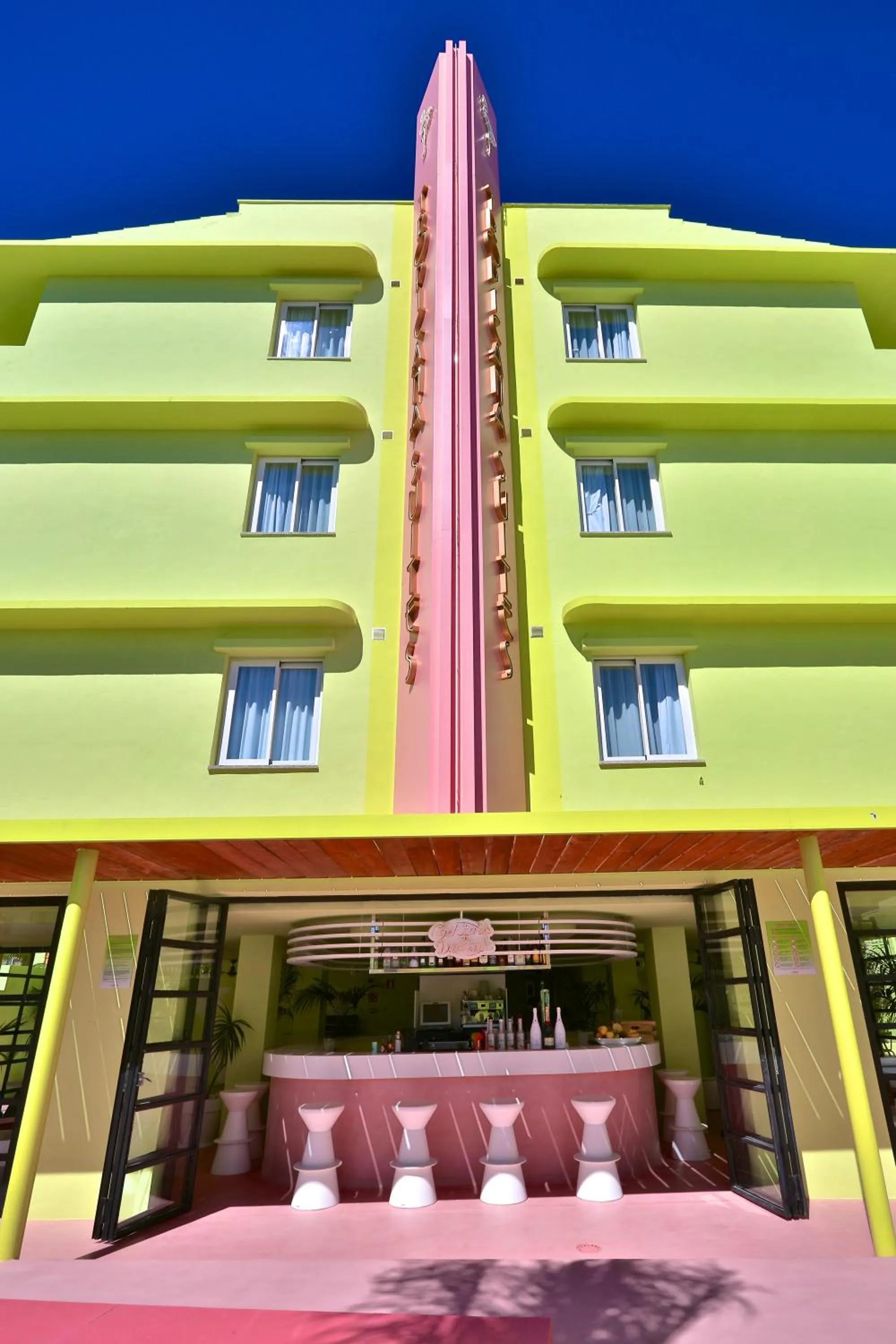 Lounge or bar in Tropicana Ibiza Suites - Adults Only